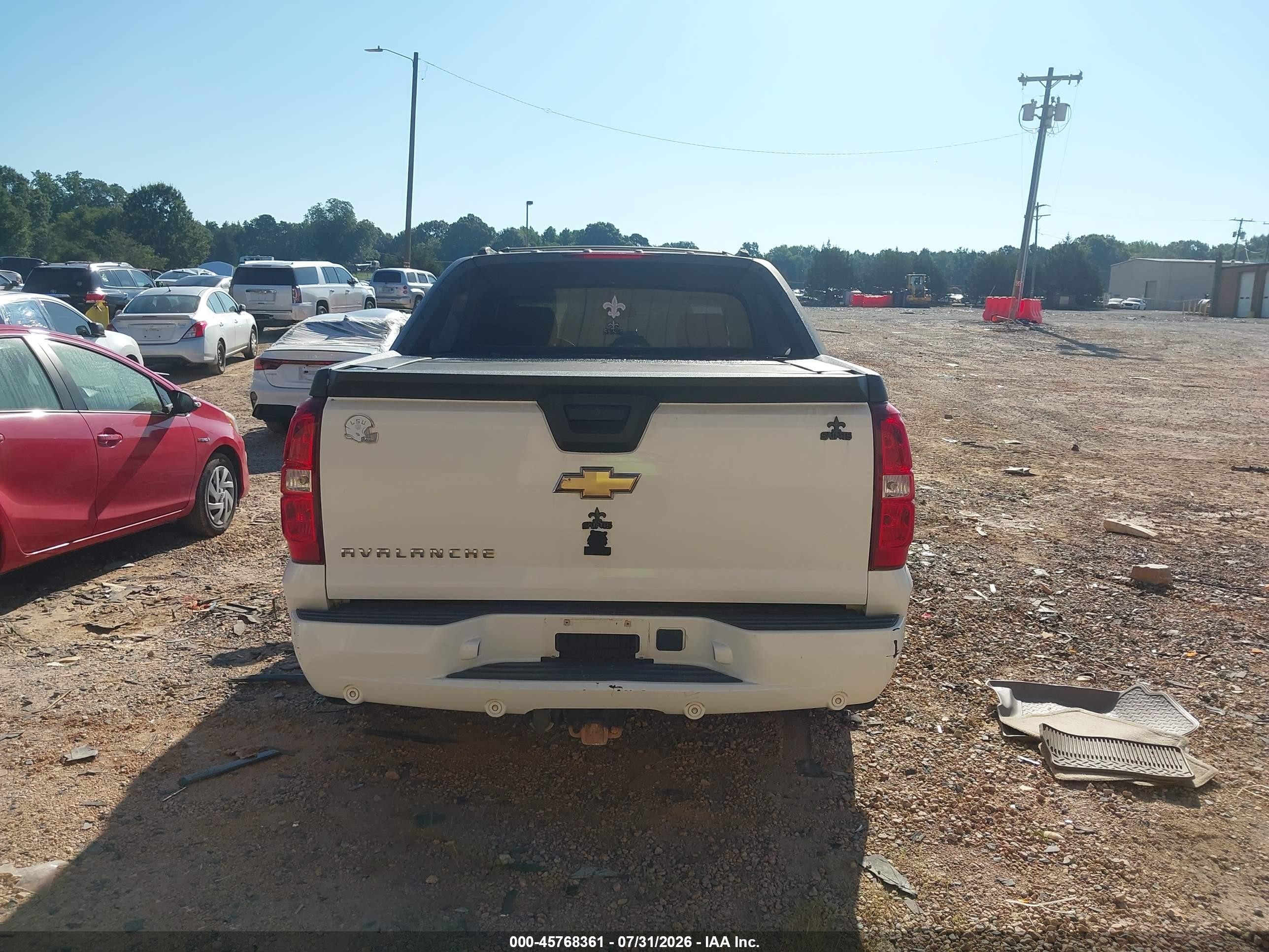 2007 Chevrolet Avalanche 1500 Ltz White vin: 3GNEC12007G106638