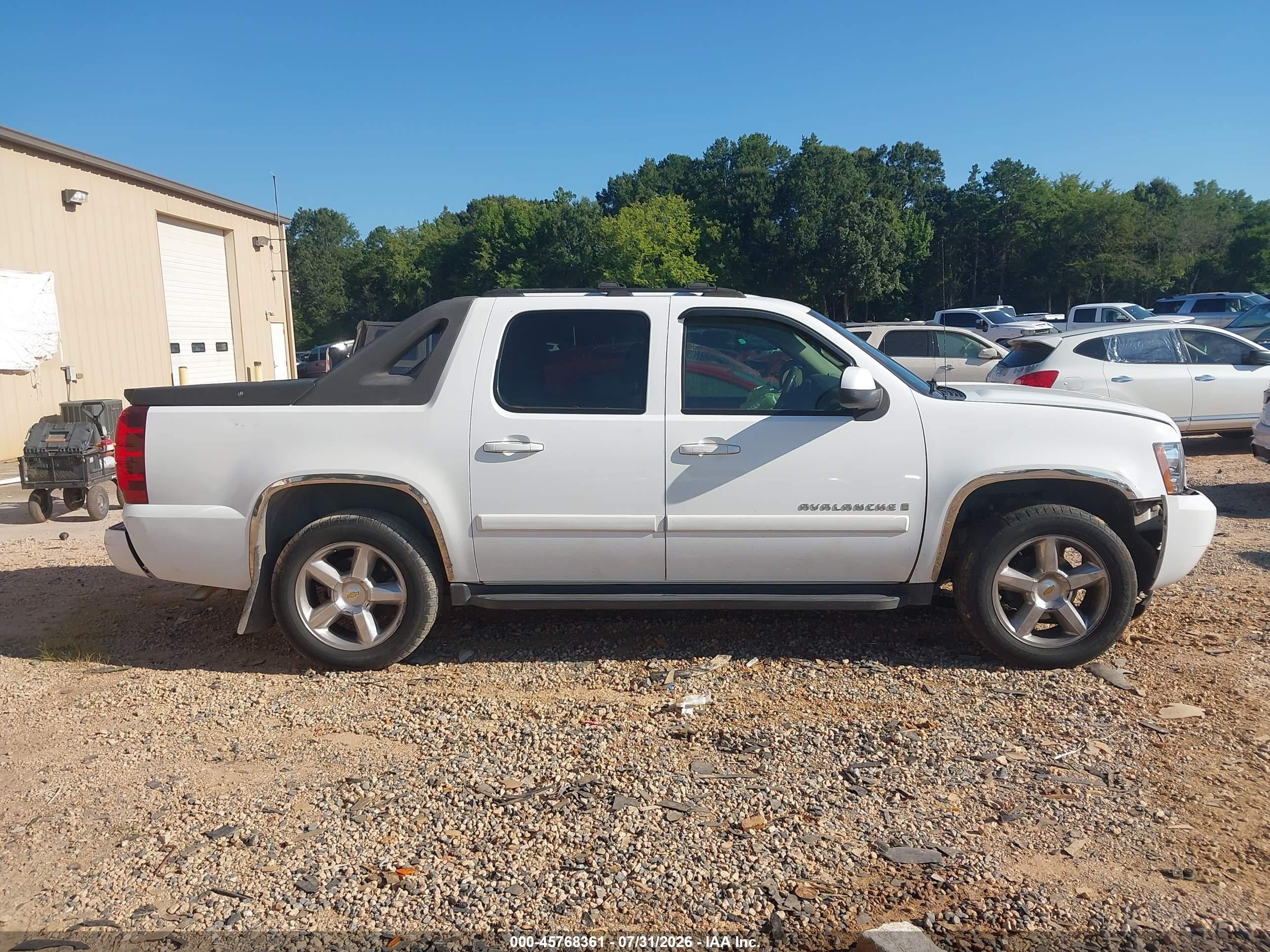 2007 Chevrolet Avalanche 1500 Ltz White vin: 3GNEC12007G106638