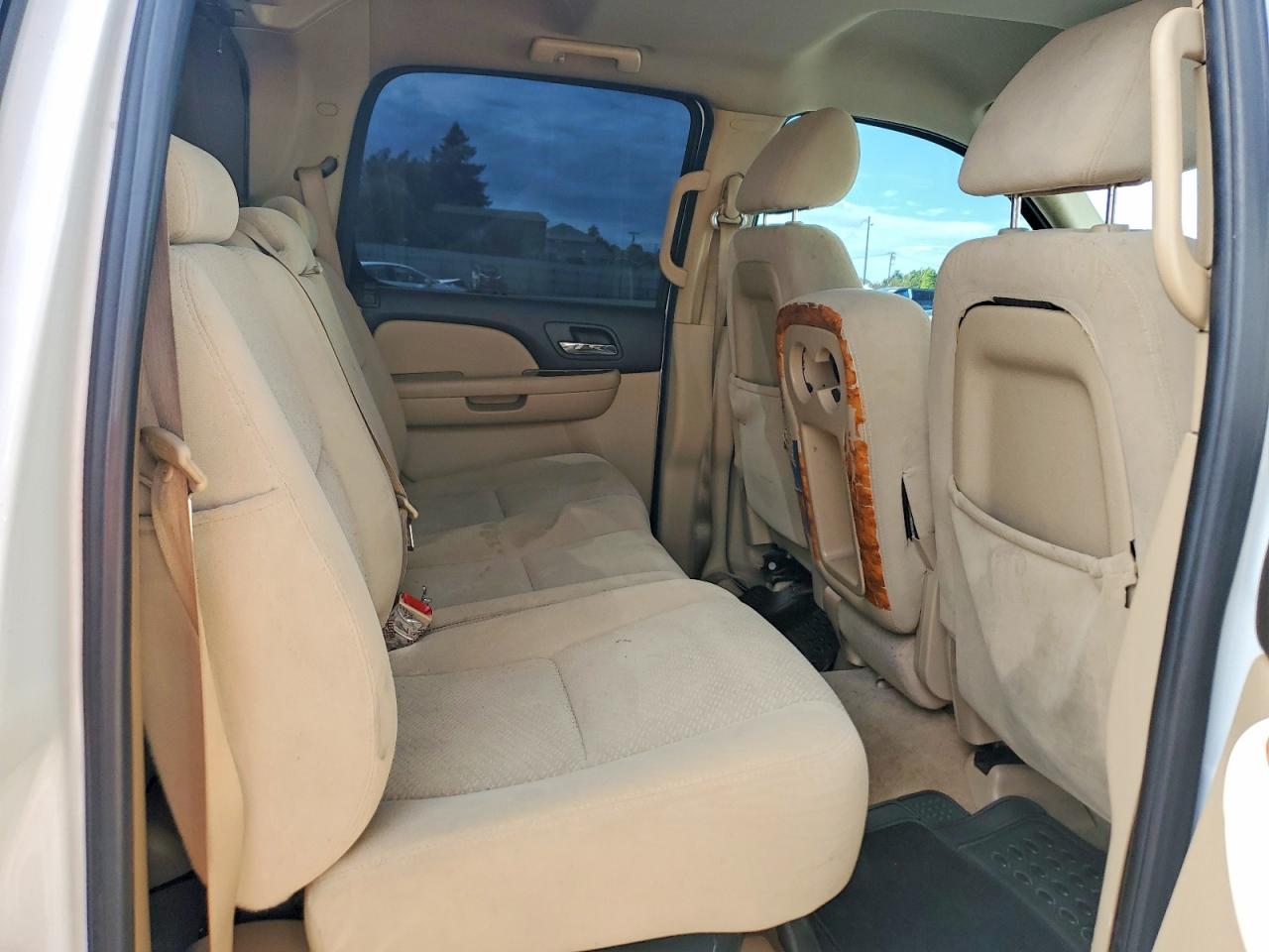 2007 Chevrolet Avalanche C1500 White vin: 3GNEC12047G270717