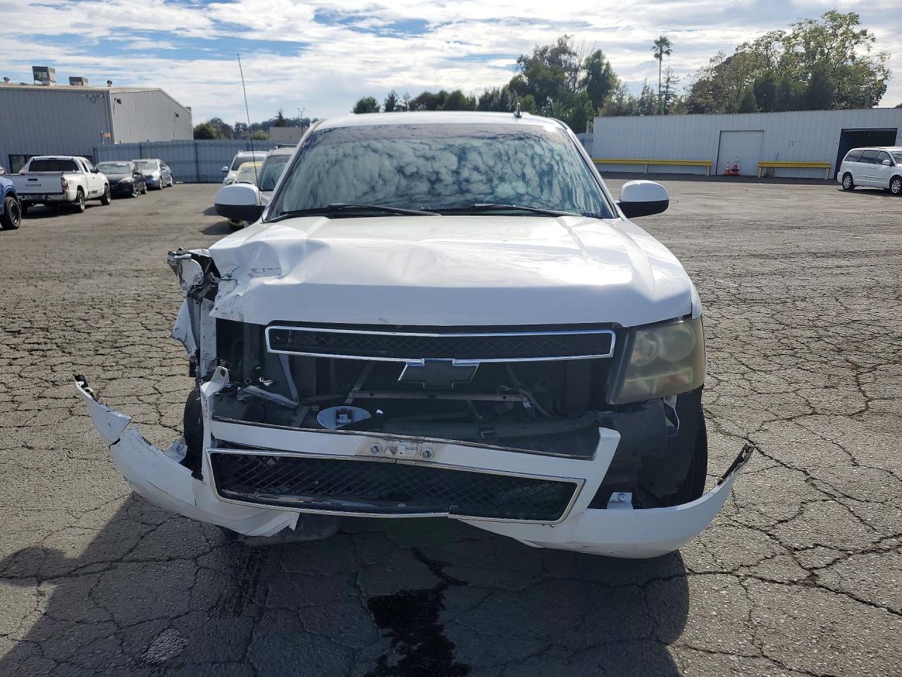 2007 Chevrolet Avalanche C1500 White vin: 3GNEC12047G270717
