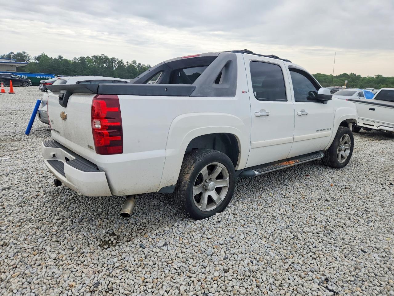 2008 Chevrolet Avalanche C1500 Белый vin: 3GNEC12058G123825