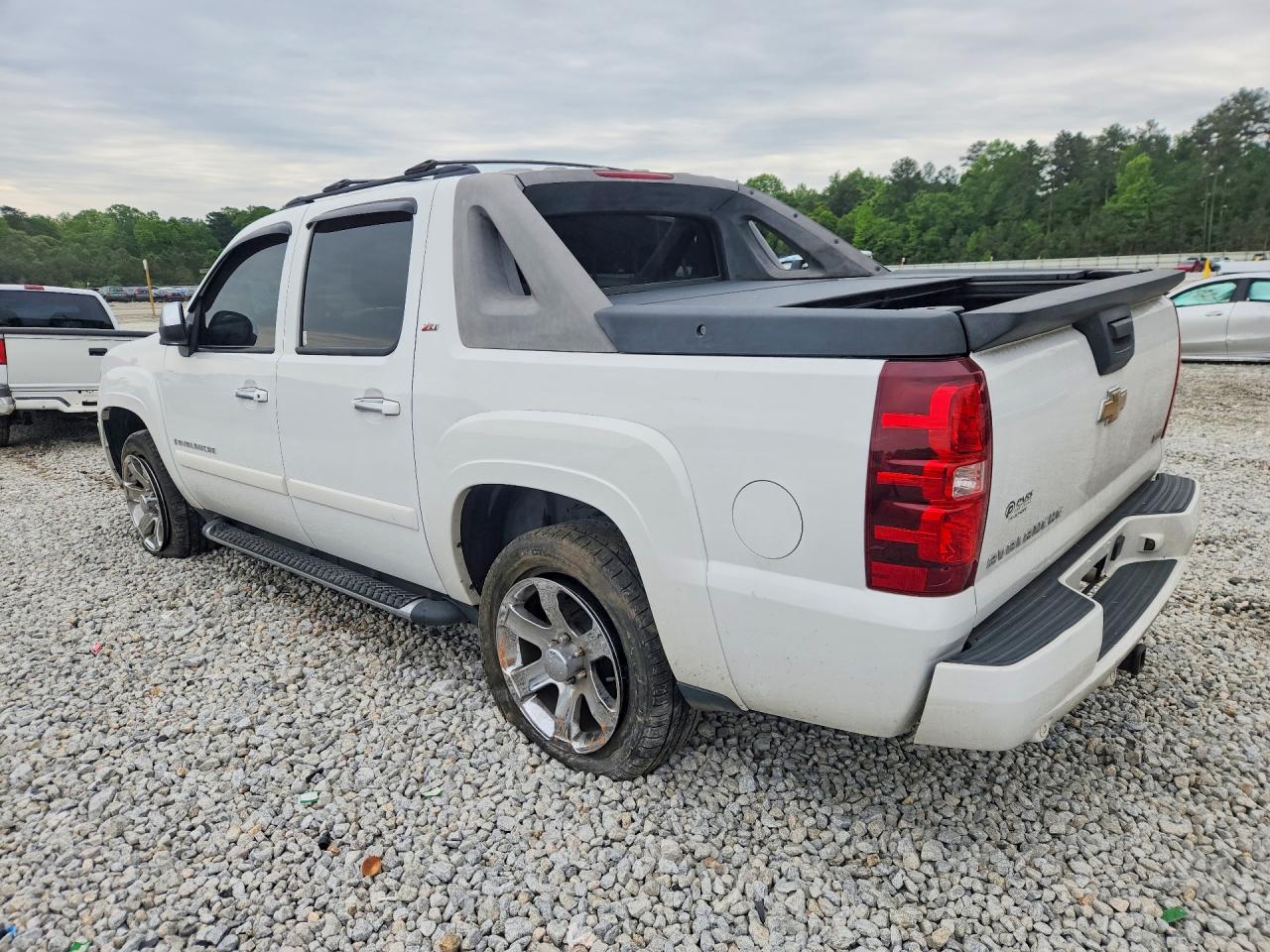 2008 Chevrolet Avalanche C1500 Белый vin: 3GNEC12058G123825
