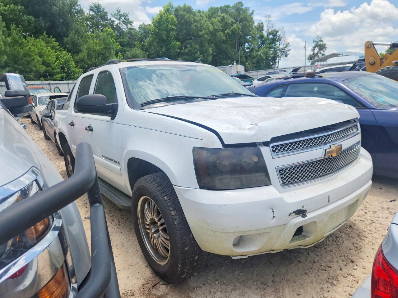 2007 Chevrolet Avalanche C1500 White vin: 3GNEC12067G174829