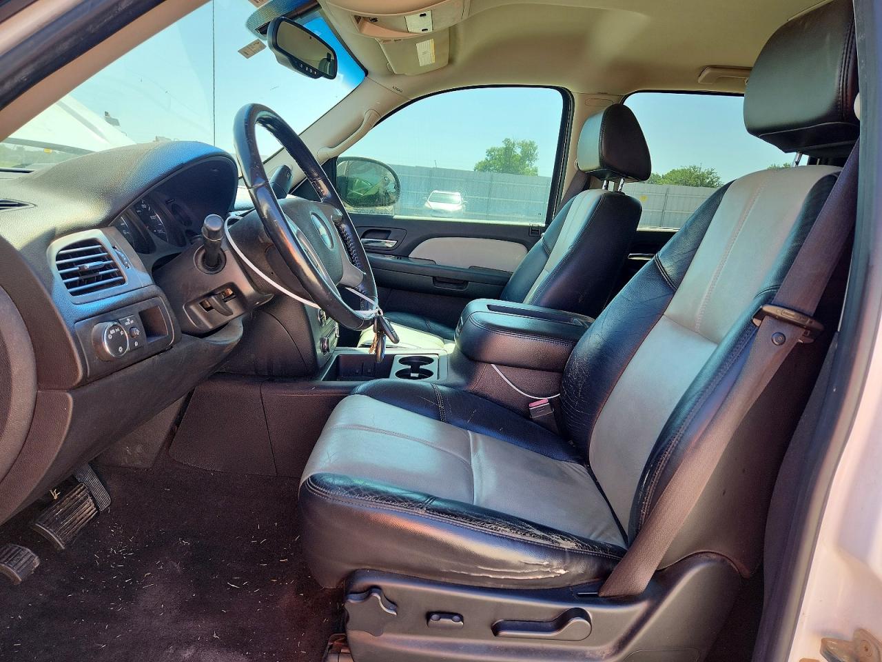 2008 Chevrolet Avalanche C1500 White vin: 3GNEC12078G294916