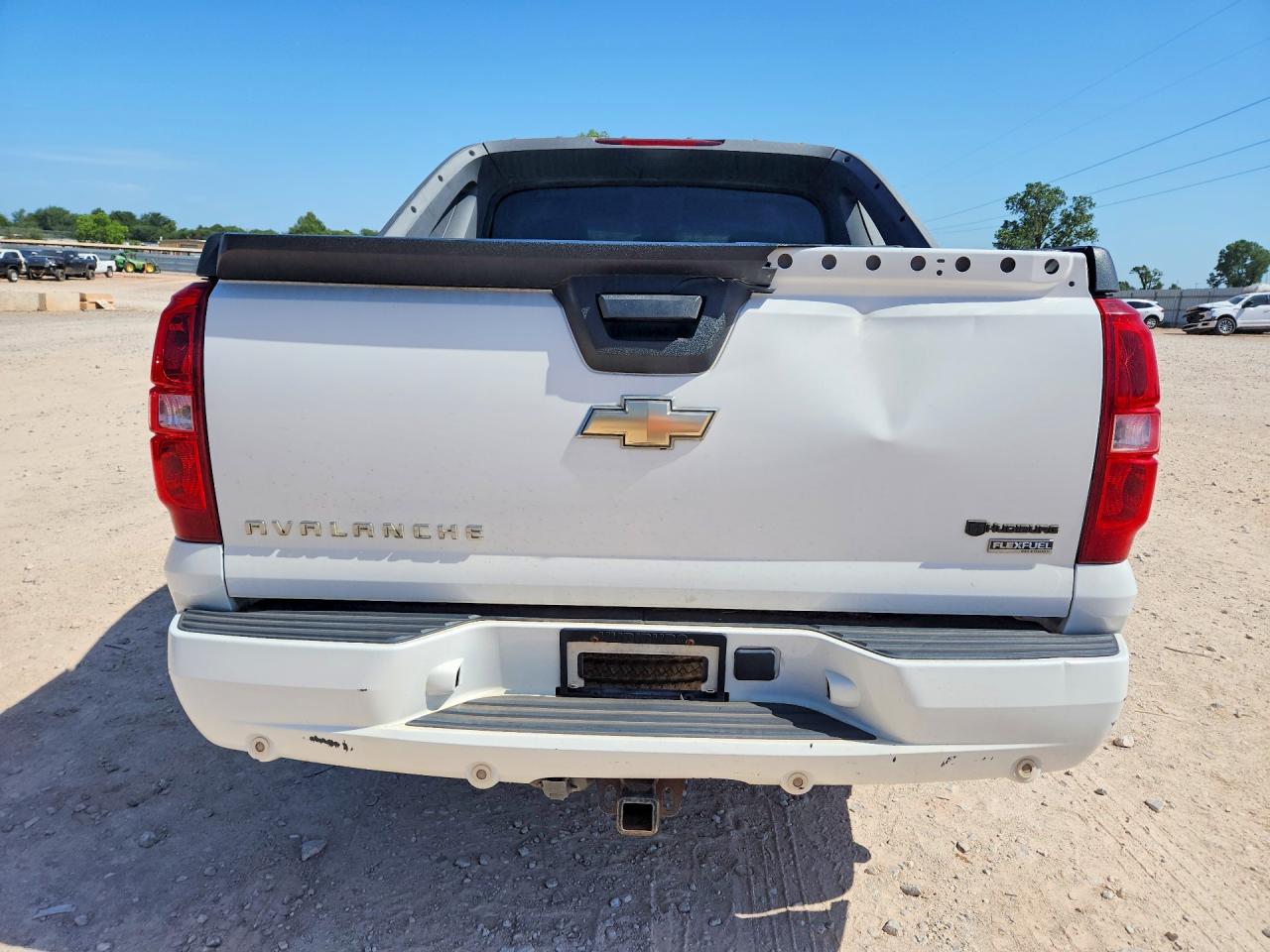 2008 Chevrolet Avalanche C1500 White vin: 3GNEC12078G294916