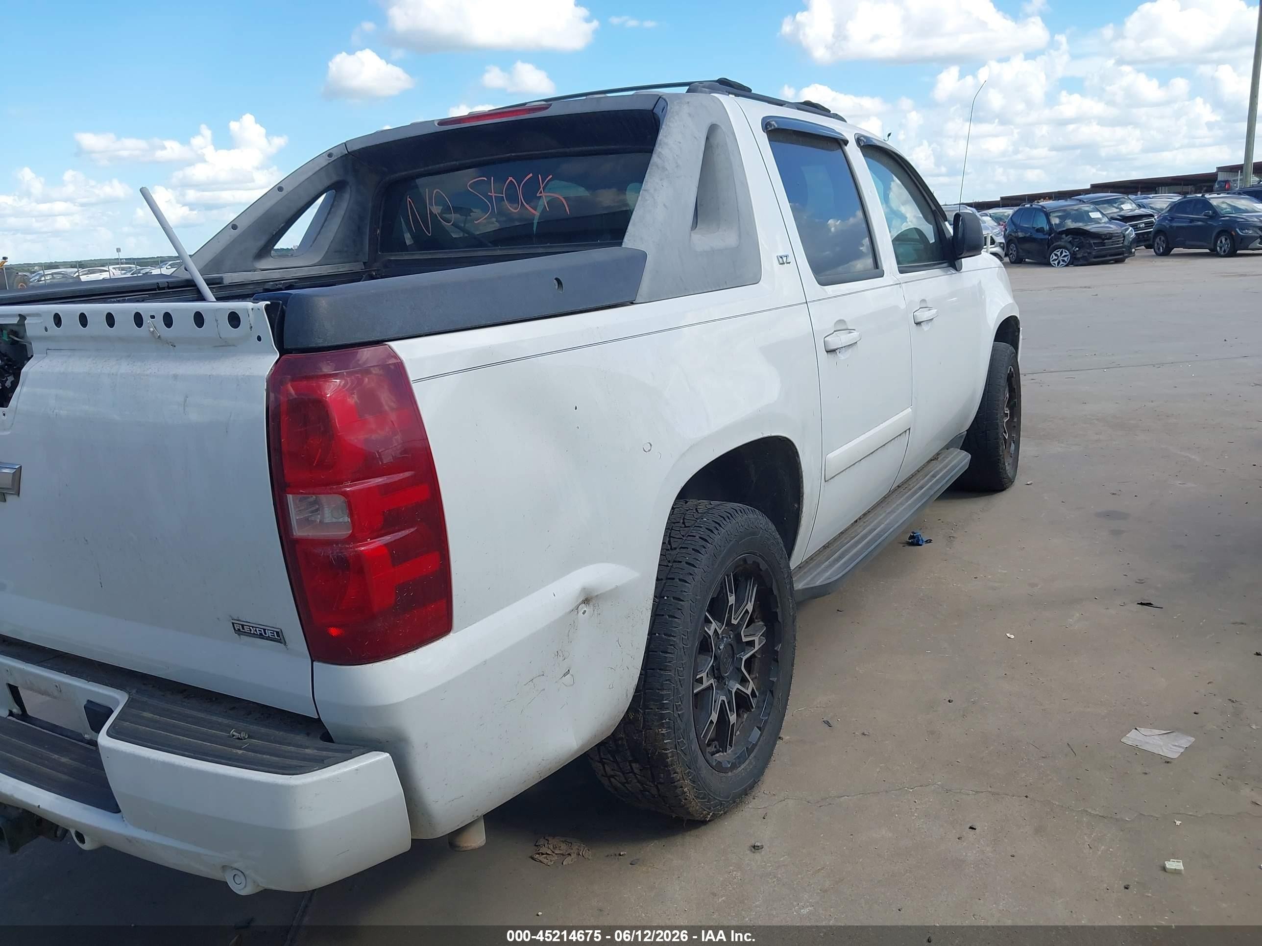 2007 Chevrolet Avalanche 1500 Ltz White vin: 3GNEC12087G262863