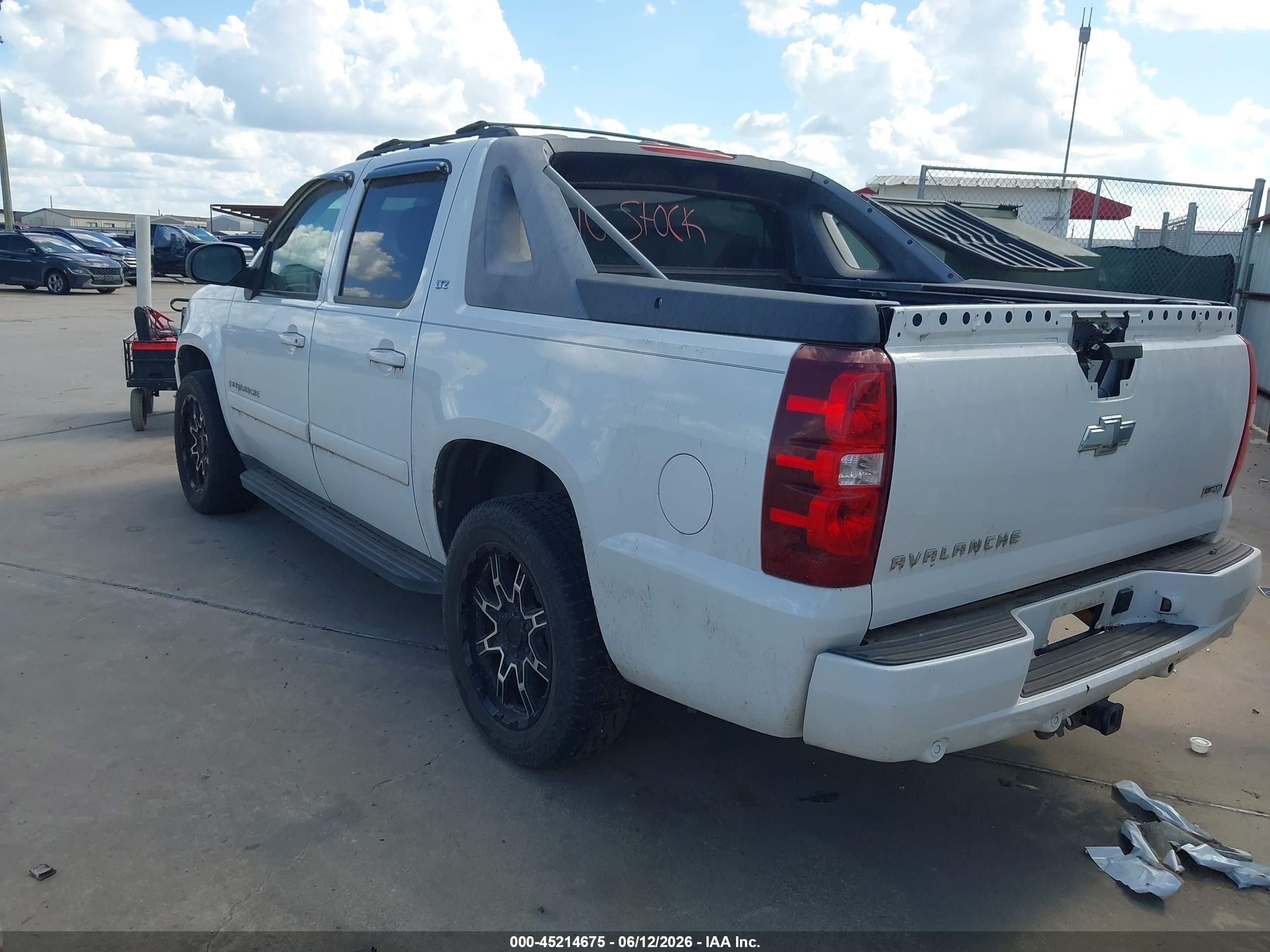 2007 Chevrolet Avalanche 1500 Ltz White vin: 3GNEC12087G262863
