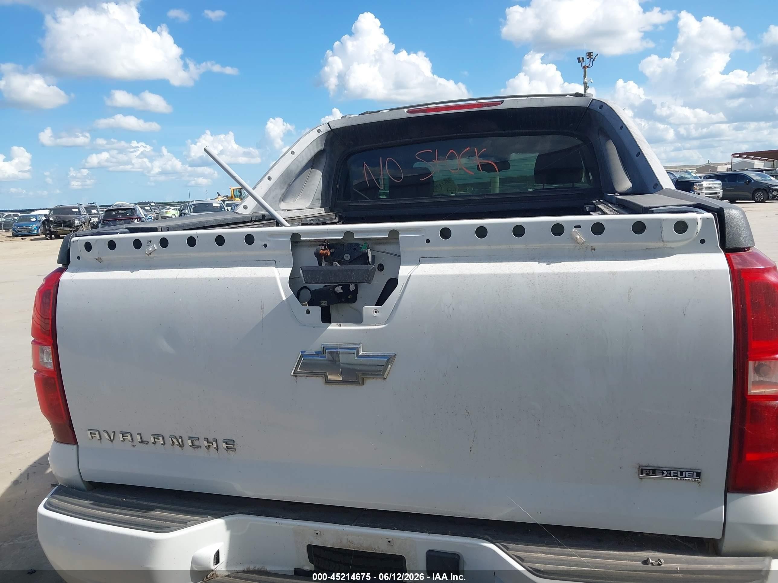 2007 Chevrolet Avalanche 1500 Ltz White vin: 3GNEC12087G262863