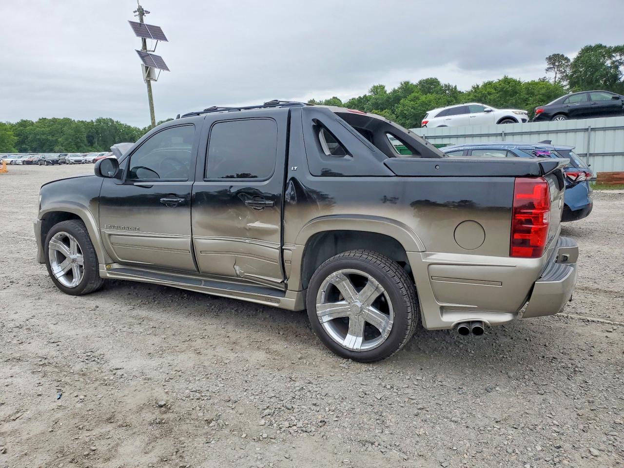2007 Chevrolet Avalanche C1500 Two Tone vin: 3GNEC12097G302240