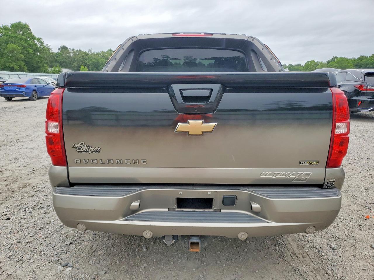 2007 Chevrolet Avalanche C1500 Two Tone vin: 3GNEC12097G302240
