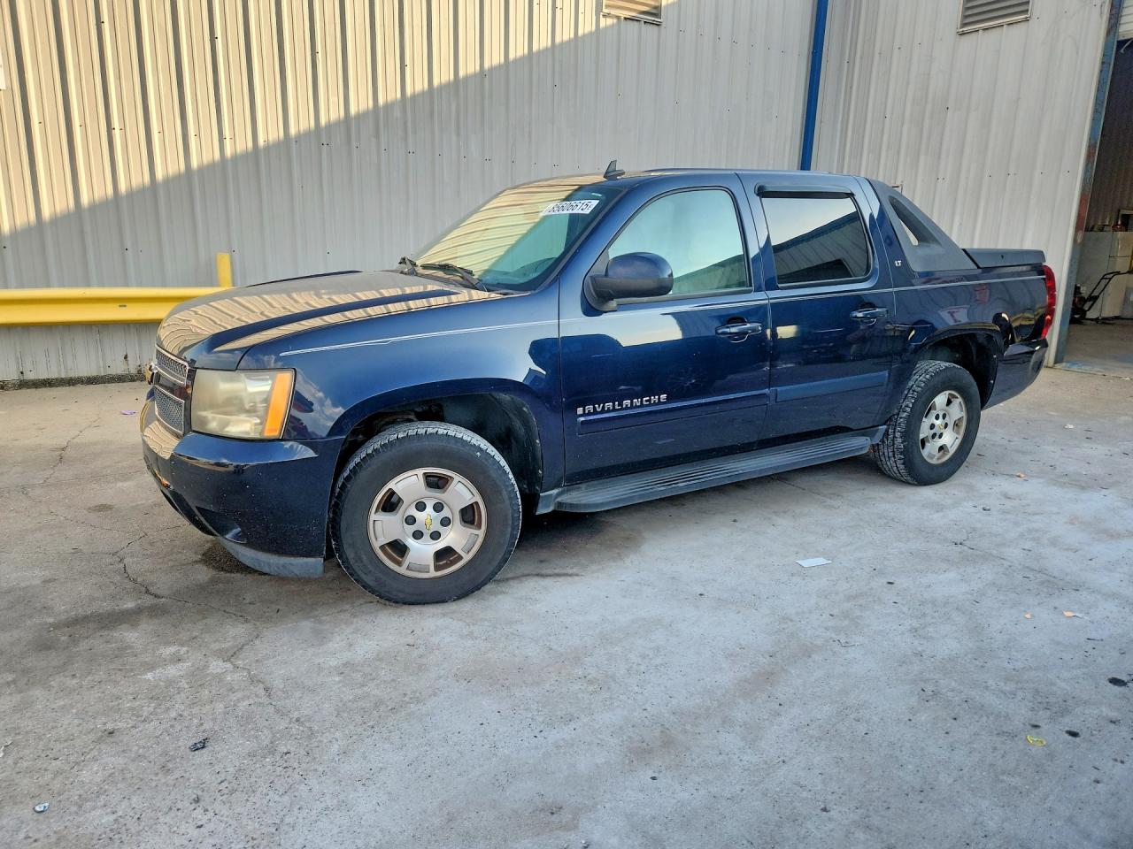 2007 Chevrolet Avalanche C1500 Blue vin: 3GNEC12097G317188