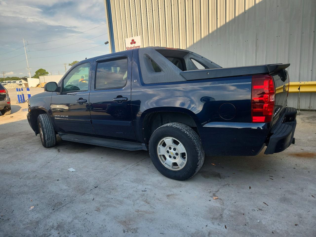 2007 Chevrolet Avalanche C1500 Blue vin: 3GNEC12097G317188