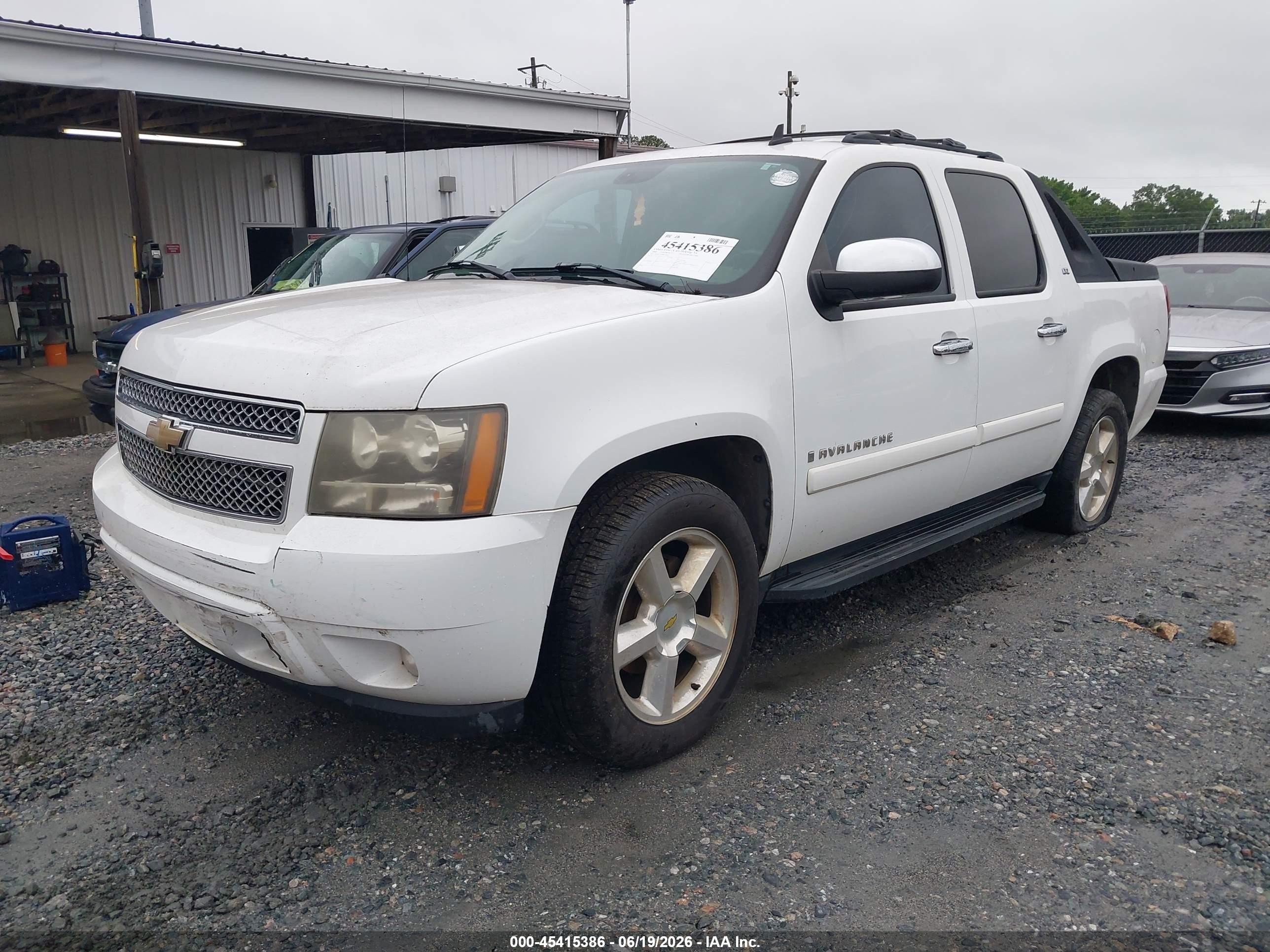 2008 Chevrolet Avalanche 1500 Ltz White vin: 3GNEC12098G145035