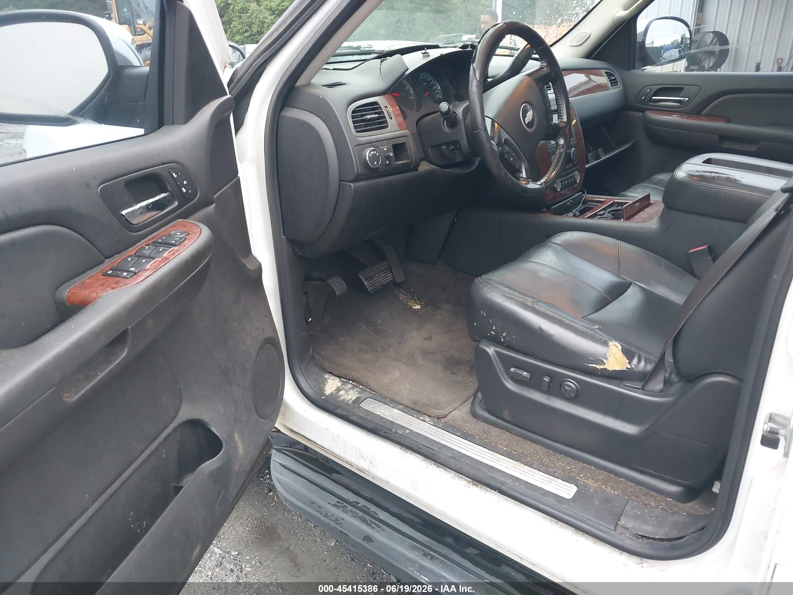 2008 Chevrolet Avalanche 1500 Ltz White vin: 3GNEC12098G145035