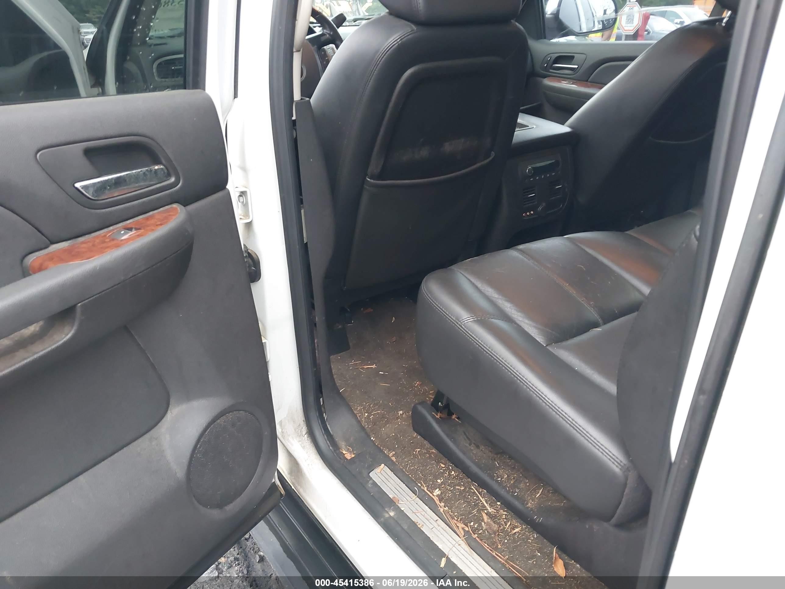 2008 Chevrolet Avalanche 1500 Ltz White vin: 3GNEC12098G145035