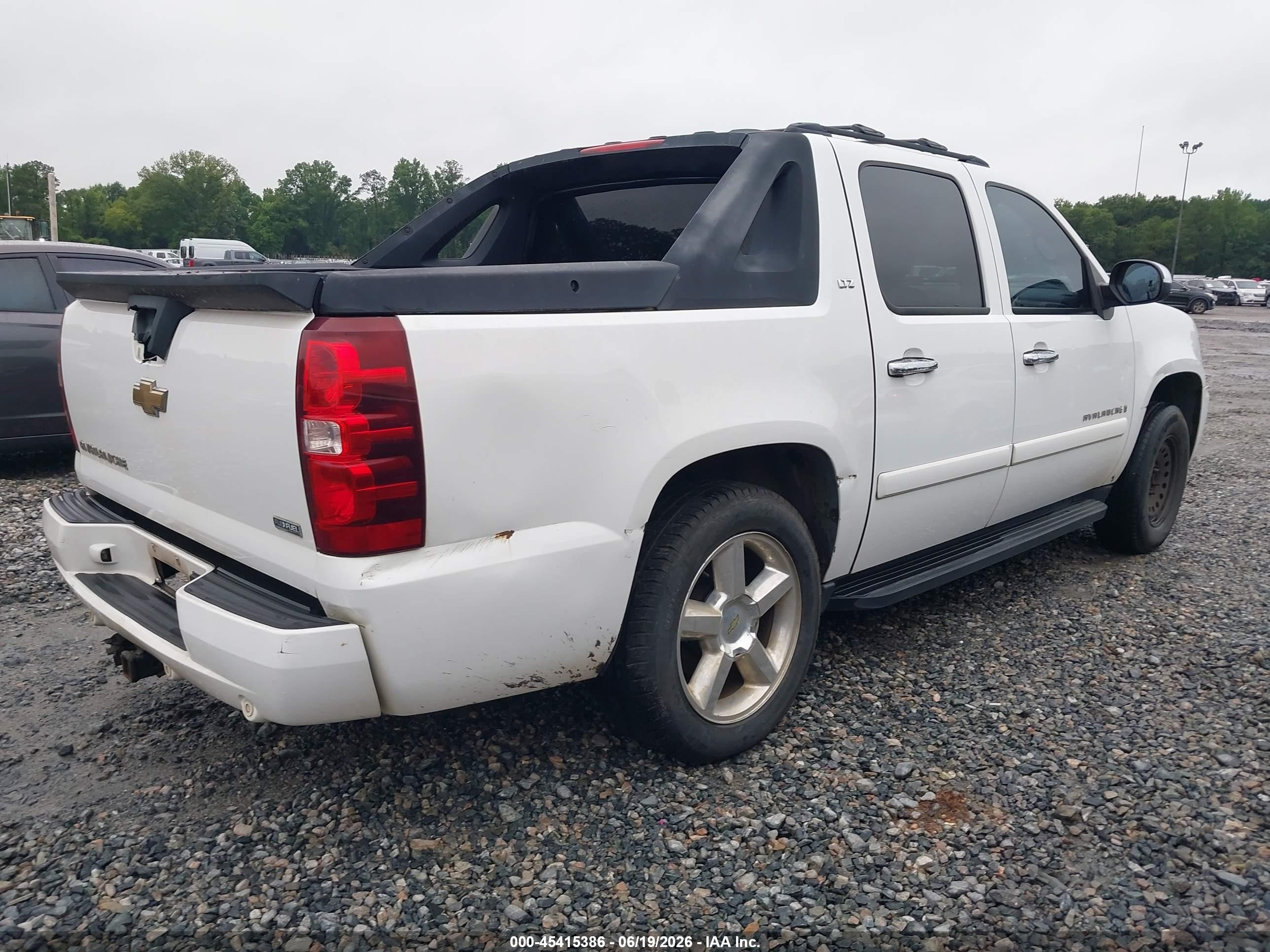 2008 Chevrolet Avalanche 1500 Ltz White vin: 3GNEC12098G145035