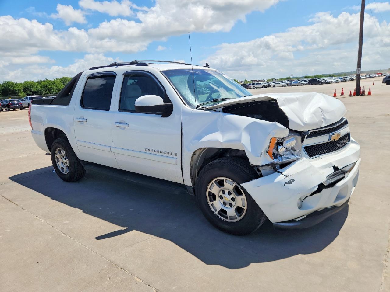 2008 Chevrolet Avalanche C1500 White vin: 3GNEC12098G146136