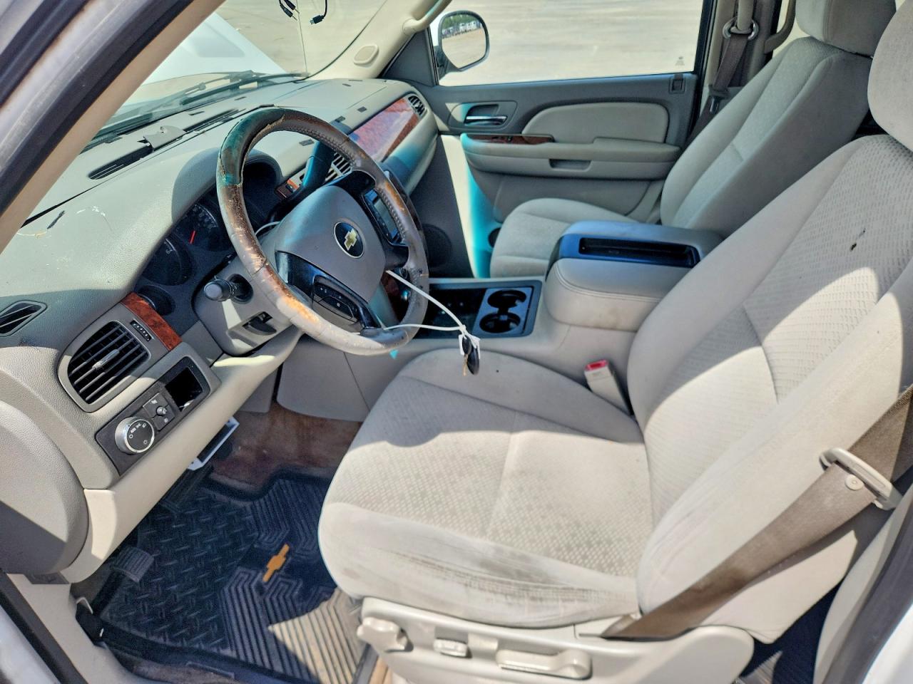 2008 Chevrolet Avalanche C1500 White vin: 3GNEC12098G146136