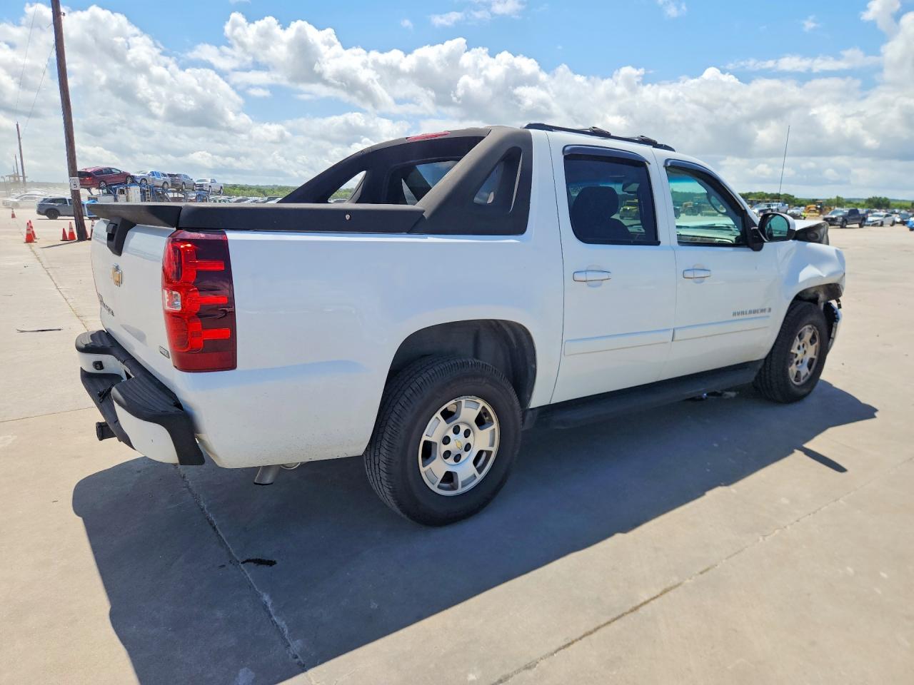 2008 Chevrolet Avalanche C1500 White vin: 3GNEC12098G146136