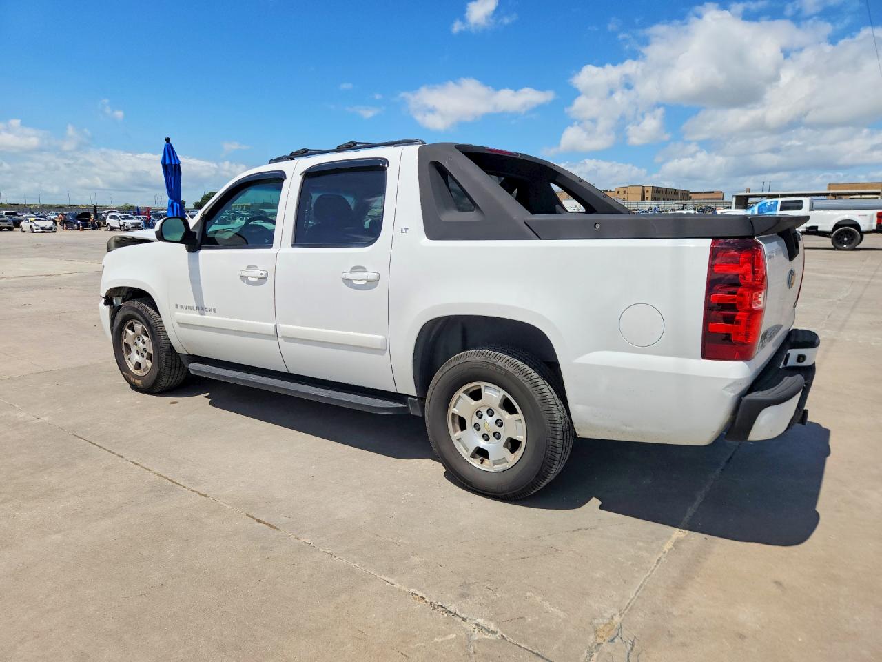 2008 Chevrolet Avalanche C1500 White vin: 3GNEC12098G146136