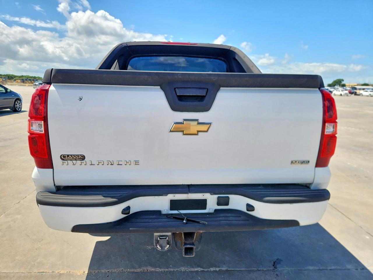 2008 Chevrolet Avalanche C1500 White vin: 3GNEC12098G146136