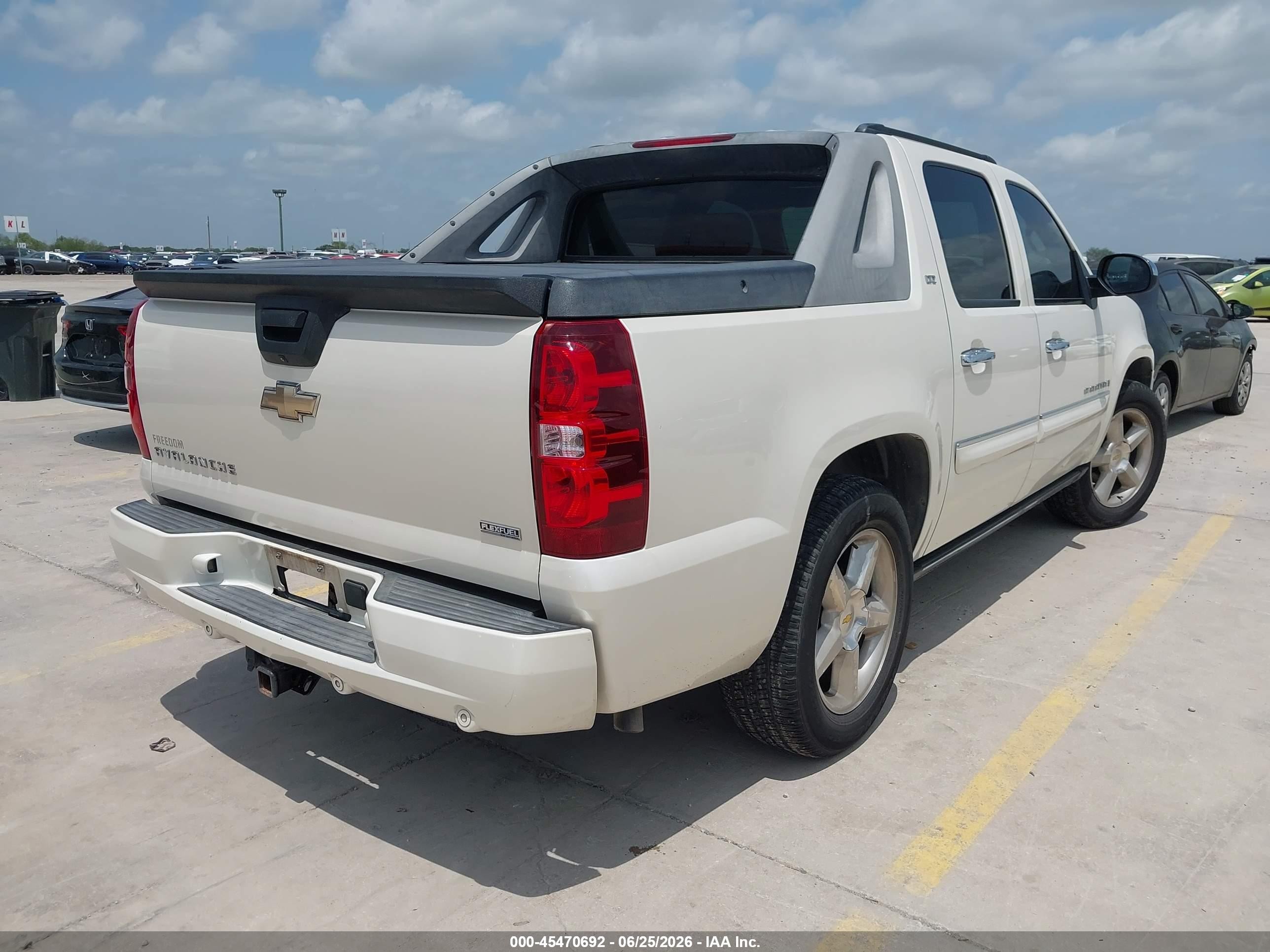 2008 Chevrolet Avalanche 1500 Ltz White vin: 3GNEC12098G254370