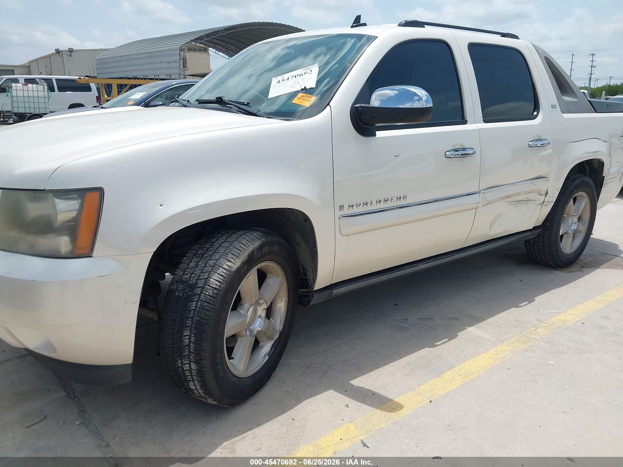 2008 Chevrolet Avalanche 1500 Ltz White vin: 3GNEC12098G254370