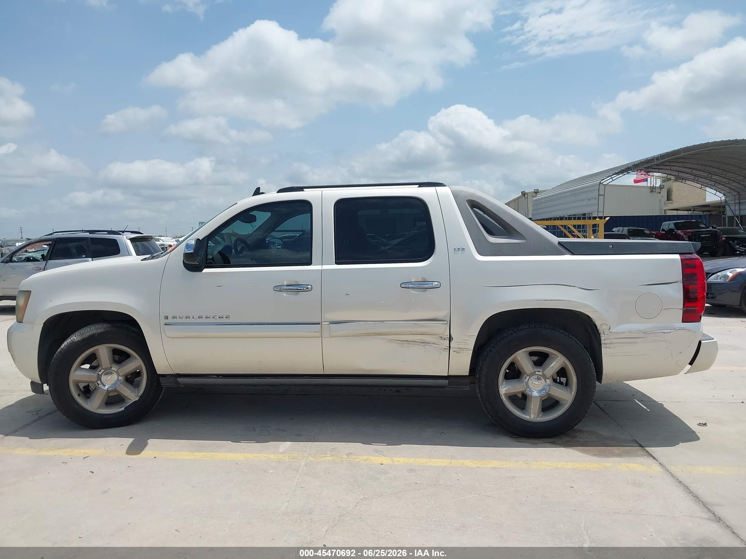 2008 Chevrolet Avalanche 1500 Ltz White vin: 3GNEC12098G254370