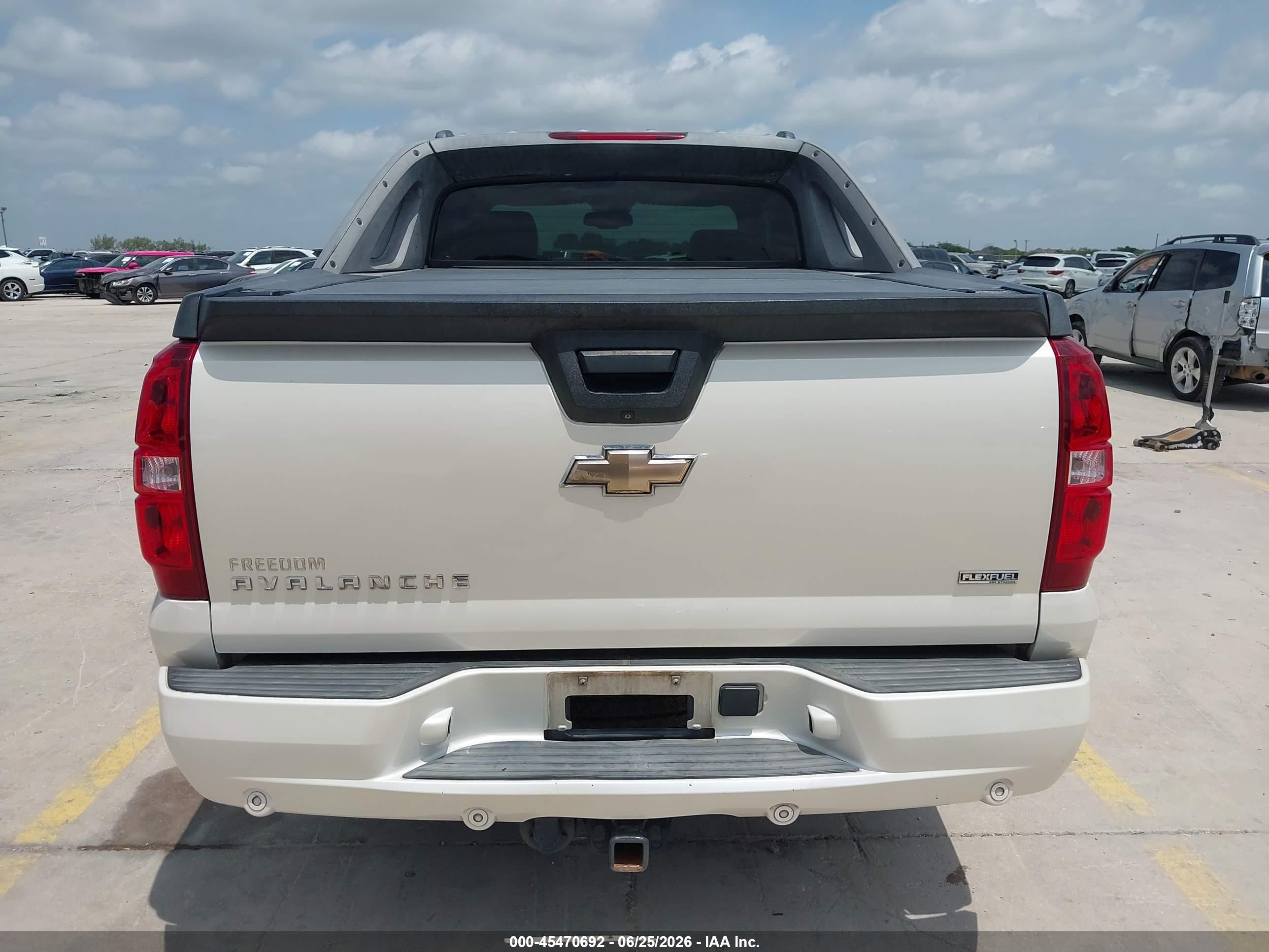 2008 Chevrolet Avalanche 1500 Ltz White vin: 3GNEC12098G254370