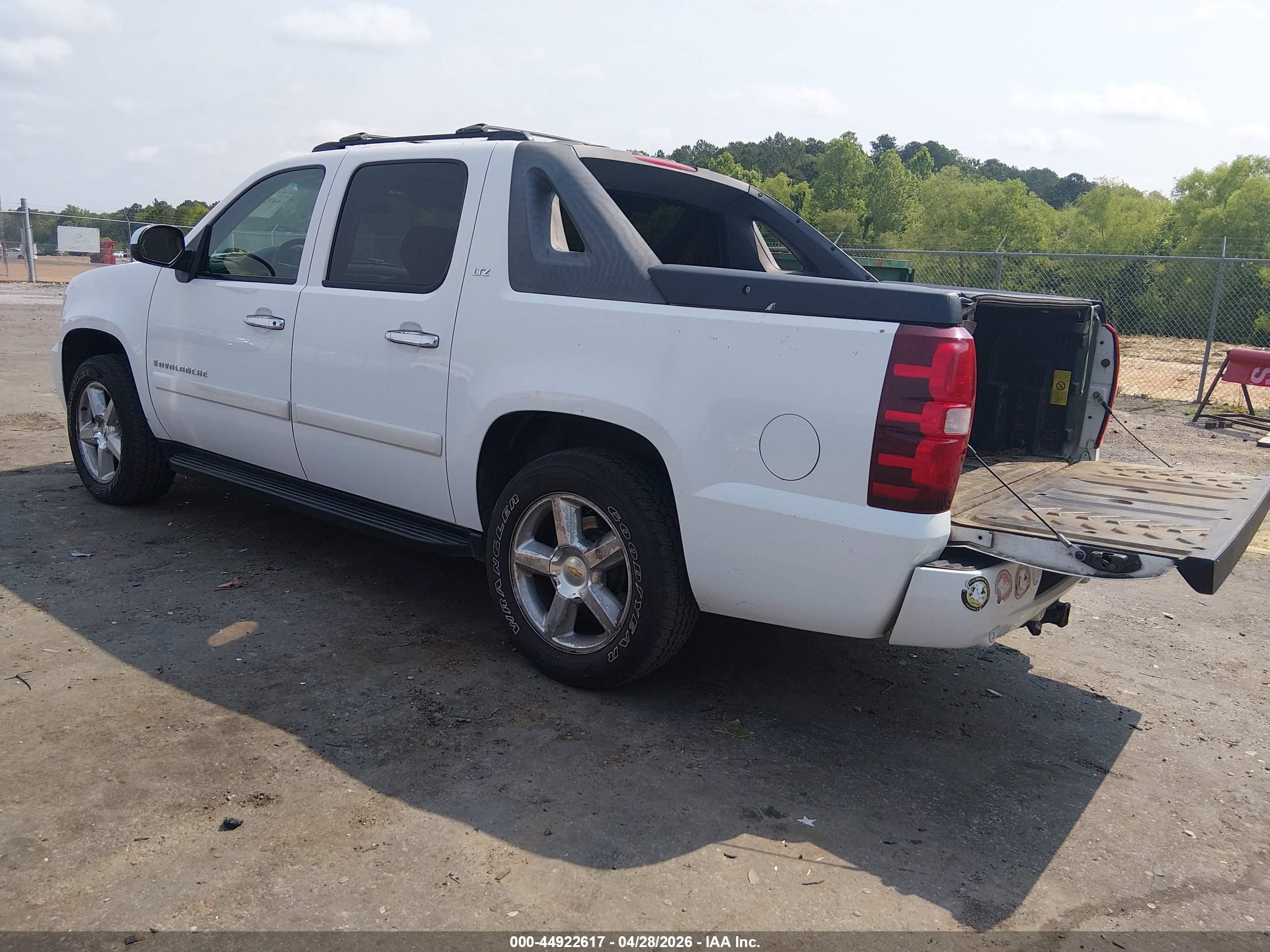 2008 Chevrolet Avalanche 1500 Ltz White vin: 3GNEC12J68G179815
