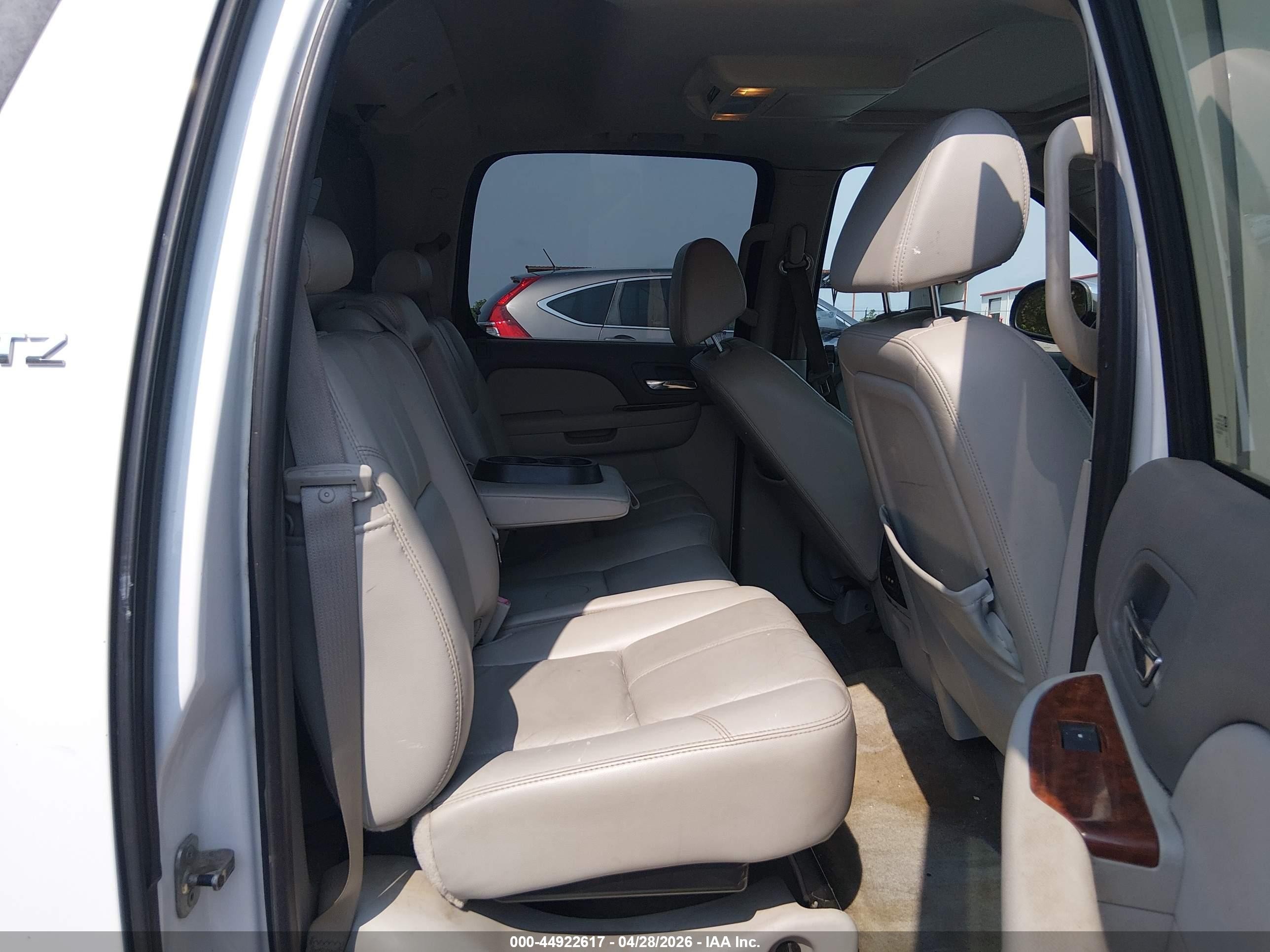 2008 Chevrolet Avalanche 1500 Ltz White vin: 3GNEC12J68G179815