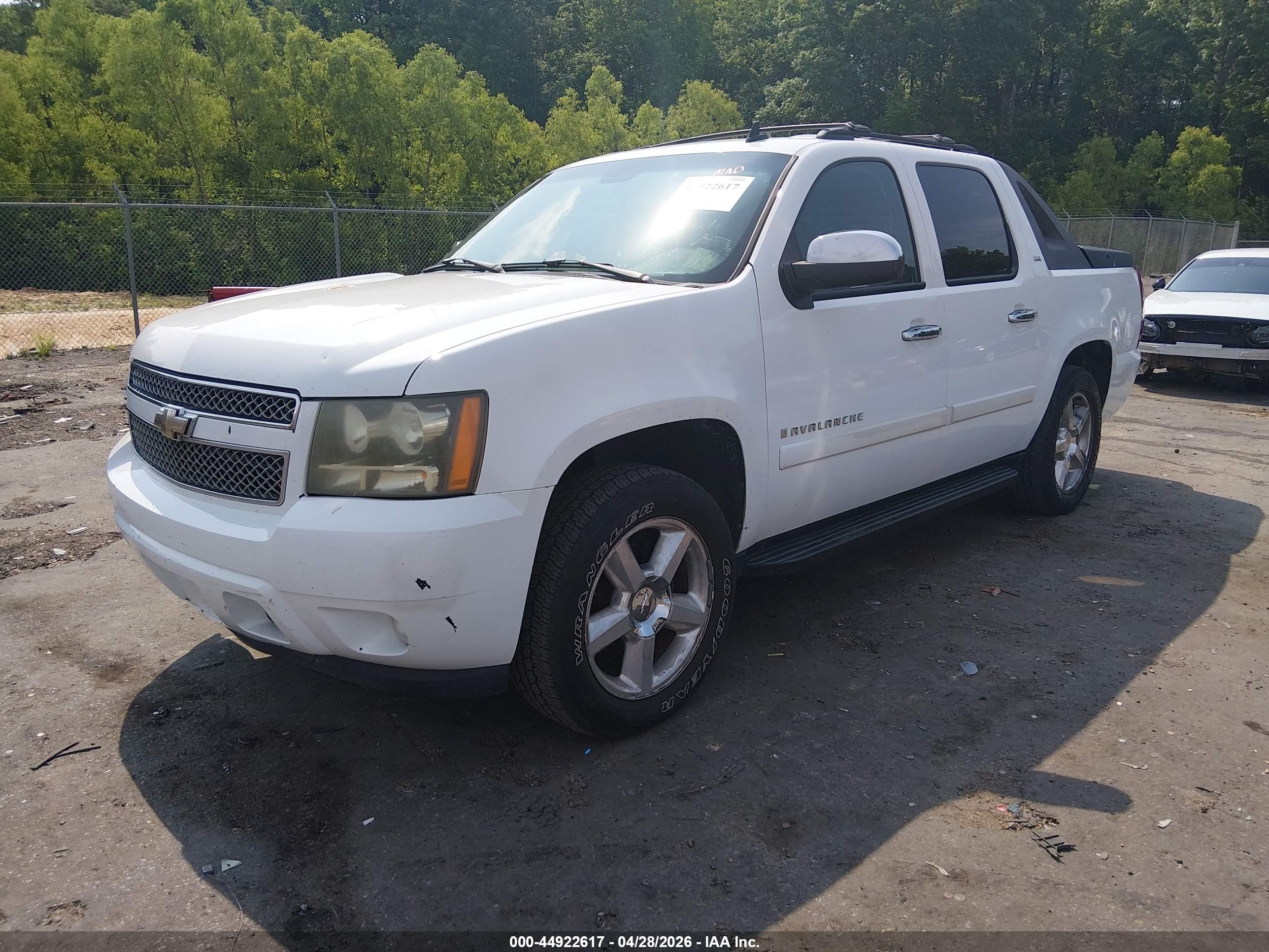2008 Chevrolet Avalanche 1500 Ltz White vin: 3GNEC12J68G179815