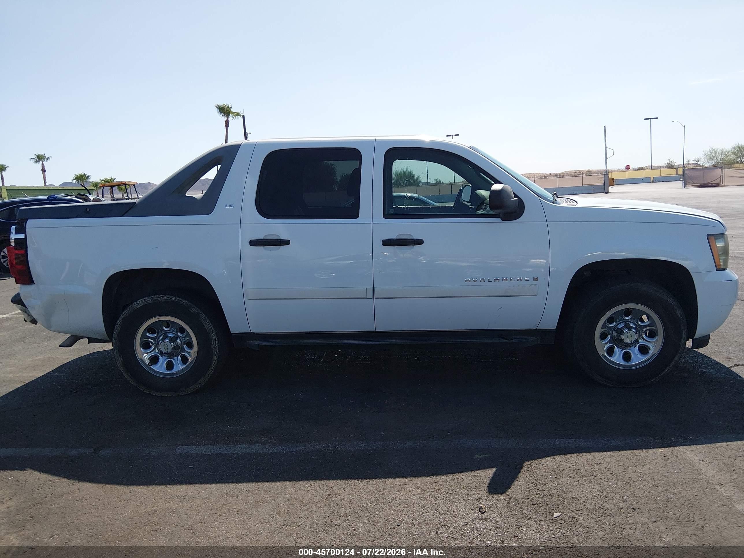 2008 Chevrolet Avalanche 1500 Ls White vin: 3GNEC12J88G142443