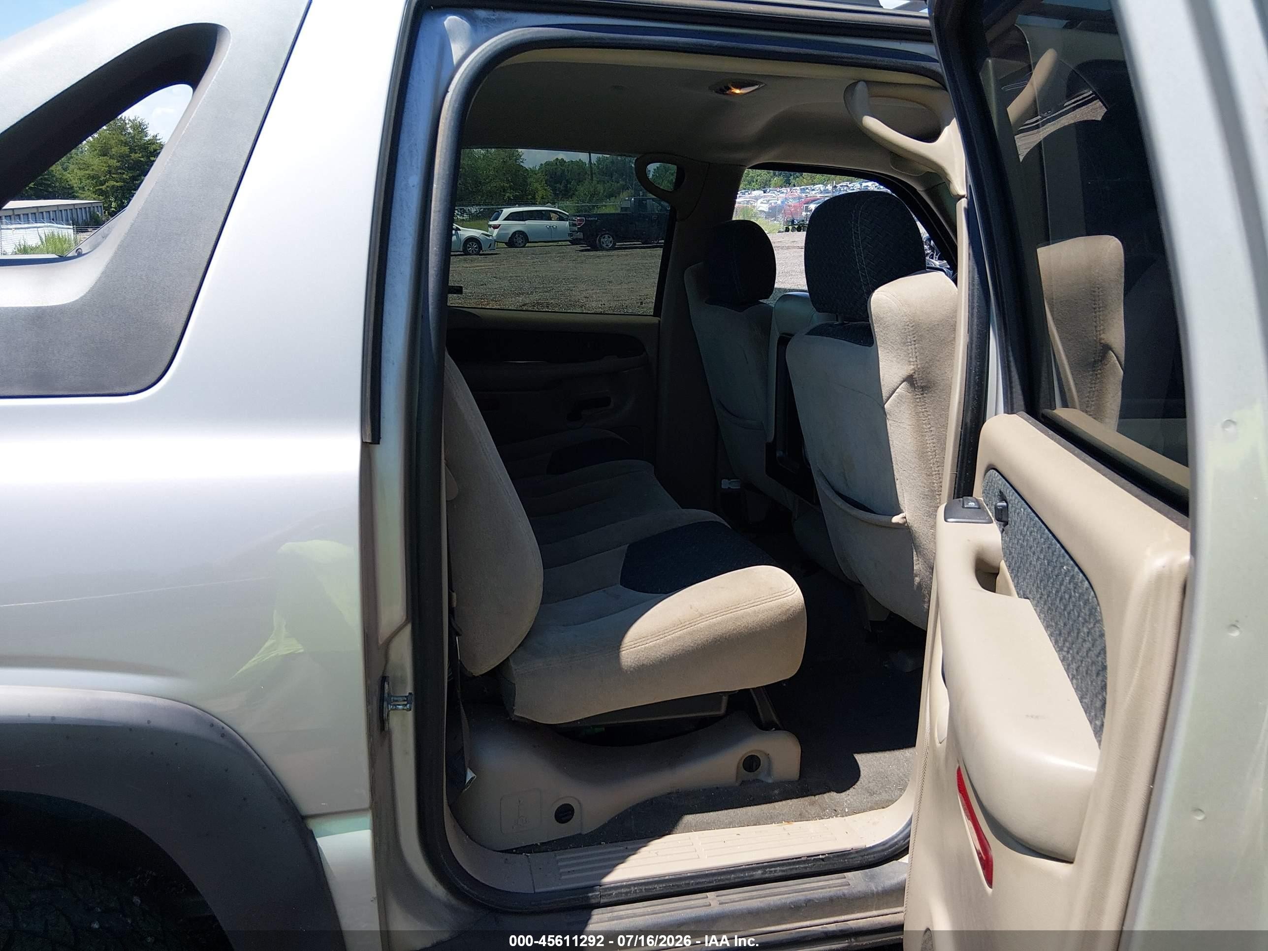 2004 Chevrolet Avalanche 1500   Champagne vin: 3GNEC12T04G343202