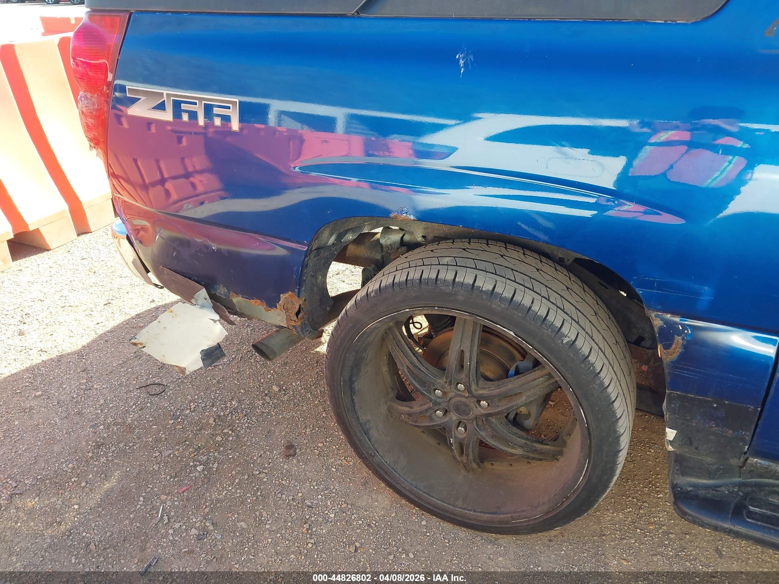 2004 Chevrolet Avalanche 1500   Blue vin: 3GNEC12T14G110672