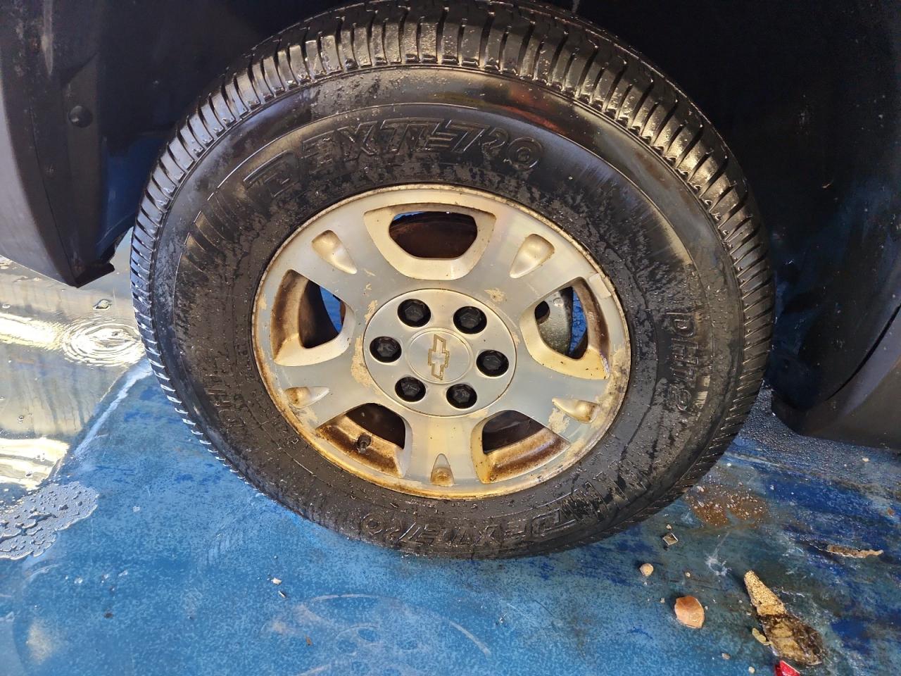 2004 Chevrolet Avalanche C1500 Black vin: 3GNEC12T14G215454 Damage: Left Front Wheel, Corrosion, > 12 Inches