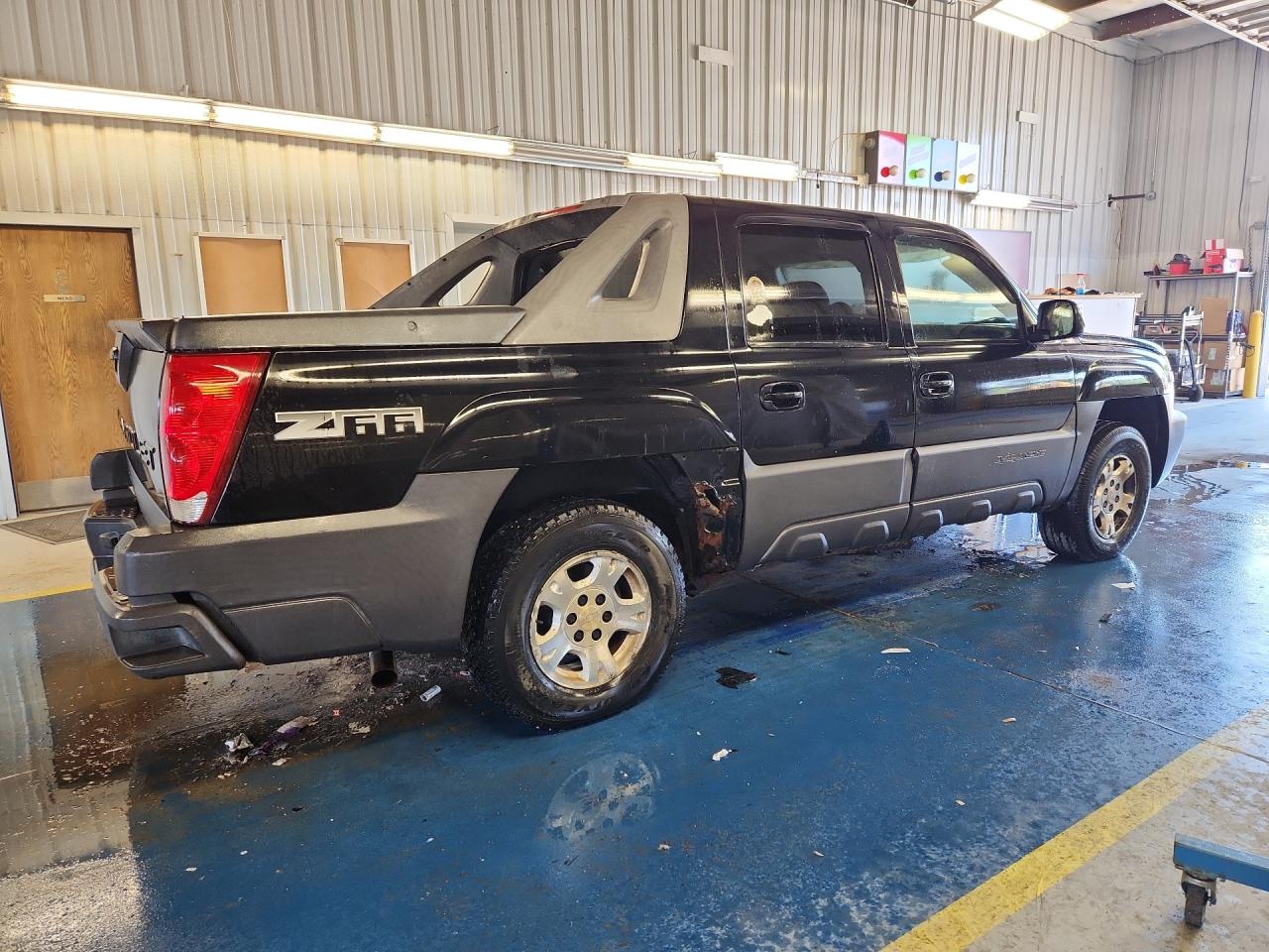 2004 Chevrolet Avalanche C1500 Black vin: 3GNEC12T14G215454 Damage: Right Rear Door, Dent(S) W/ Paint Dmg, > 12 Inches
