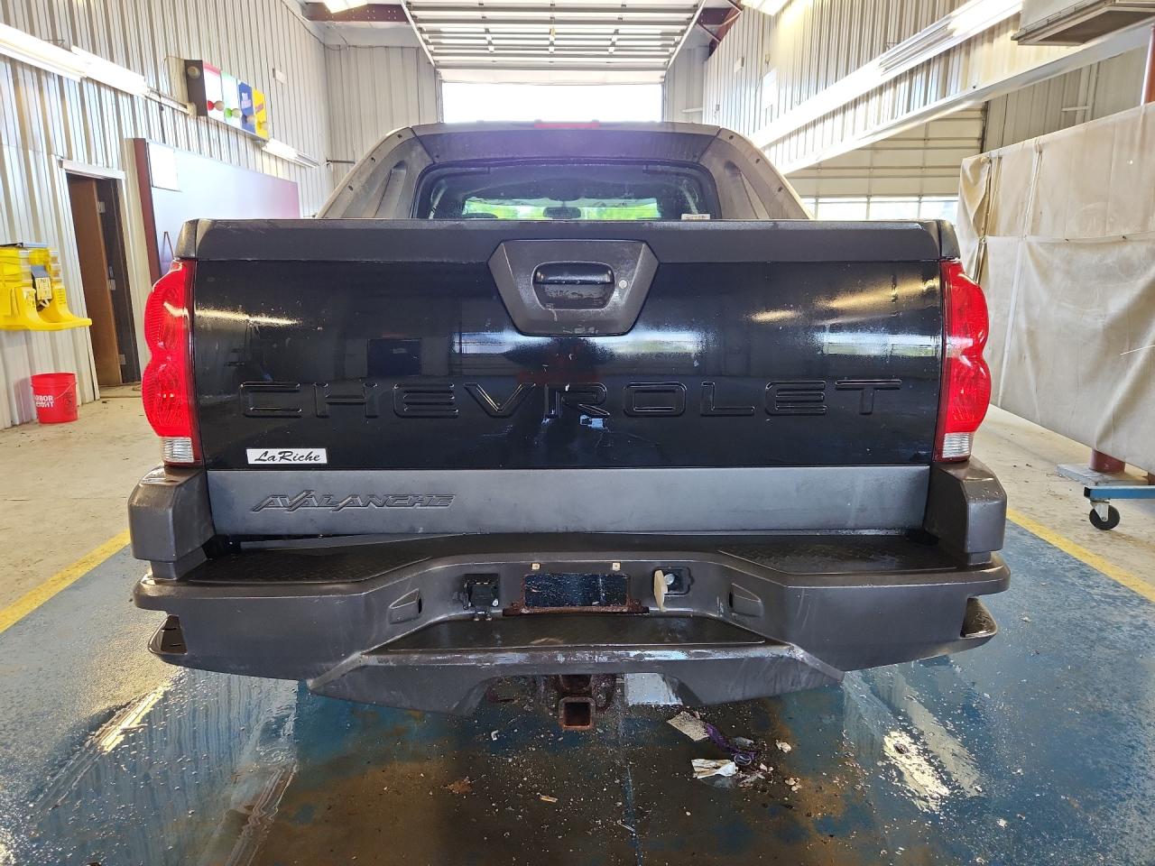 2004 Chevrolet Avalanche C1500 Black vin: 3GNEC12T14G215454 Damage: Tailgate, Chipped, 2