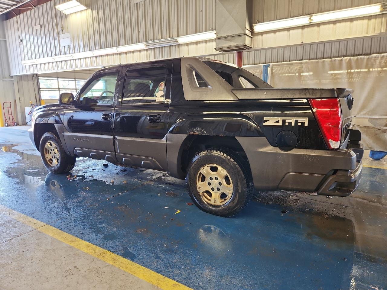 2004 Chevrolet Avalanche C1500 Black vin: 3GNEC12T14G215454 Damage: Left Bed Side, Corrosion, > 12 Inches