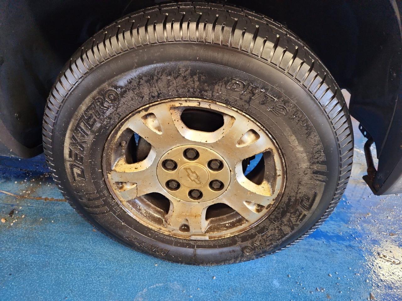 2004 Chevrolet Avalanche C1500 Black vin: 3GNEC12T14G215454 Damage: Right Front Wheel, Corrosion, > 12 Inches