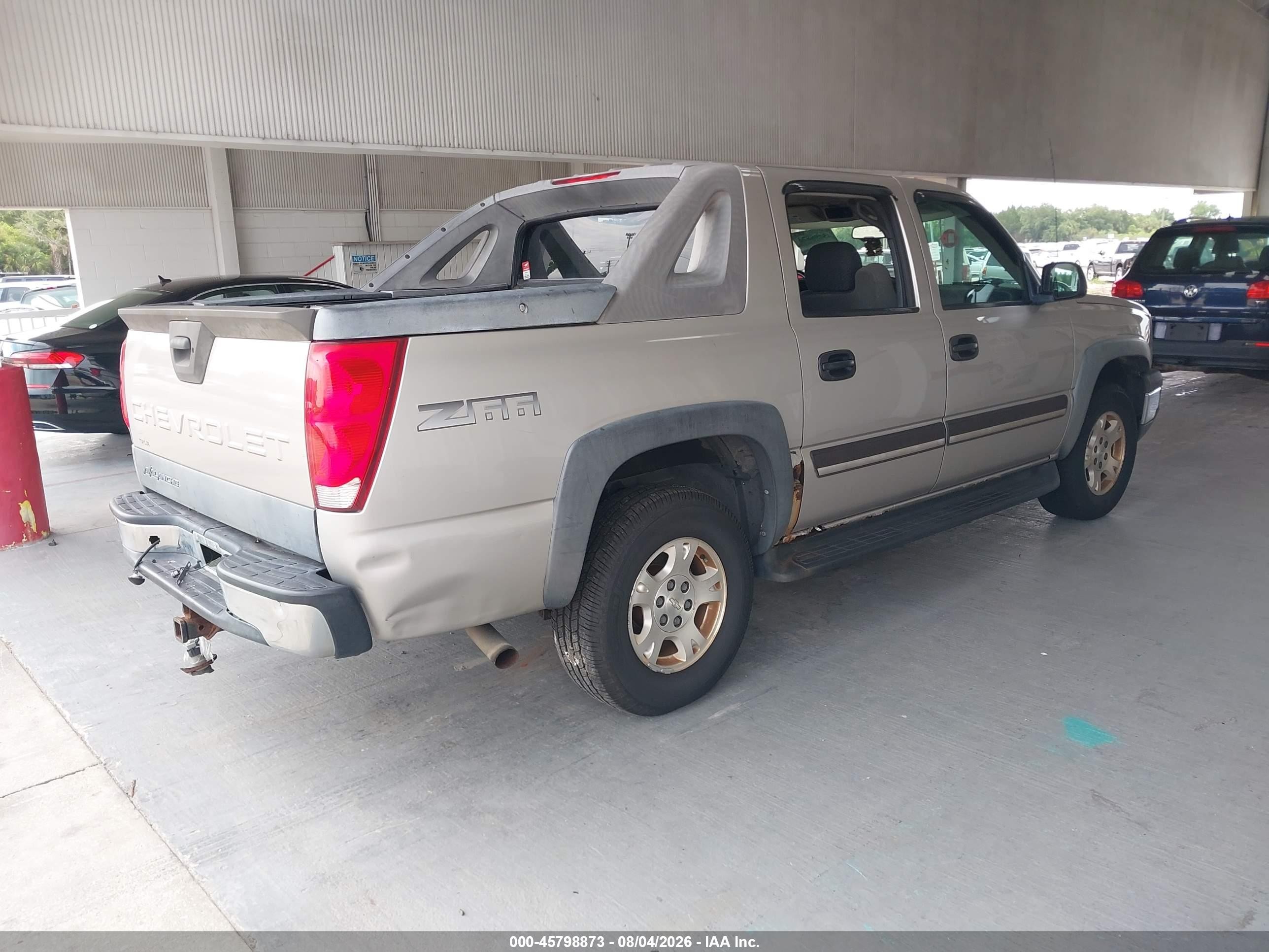 2004 Chevrolet Avalanche 1500   Beige vin: 3GNEC12T14G255615