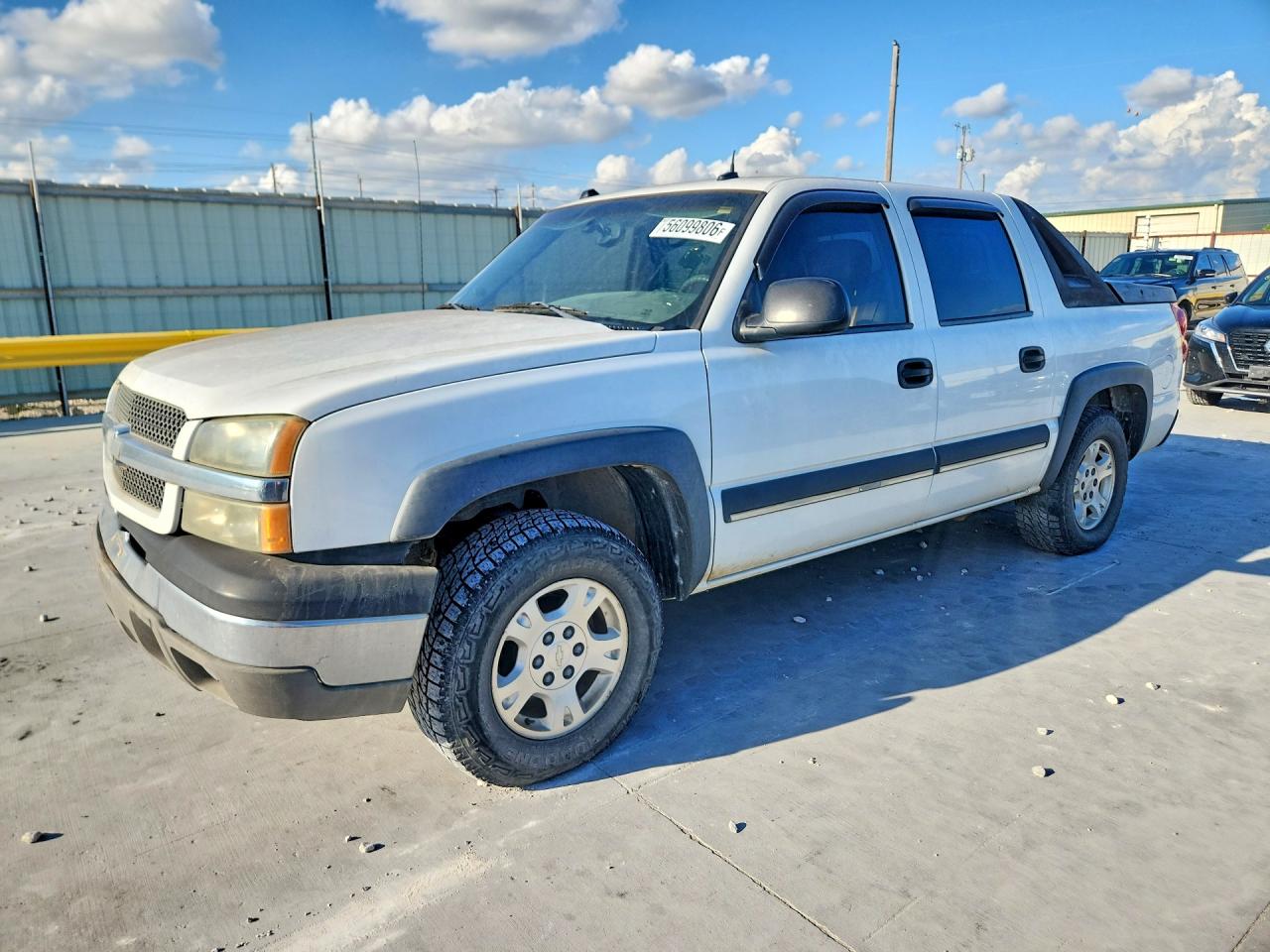 2004 Chevrolet Avalanche C1500 White vin: 3GNEC12T24G104248