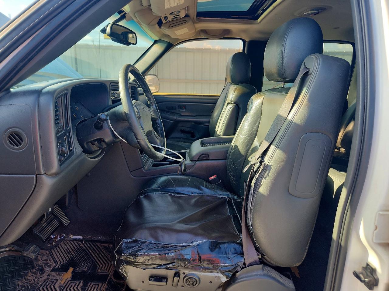 2004 Chevrolet Avalanche C1500 White vin: 3GNEC12T24G104248