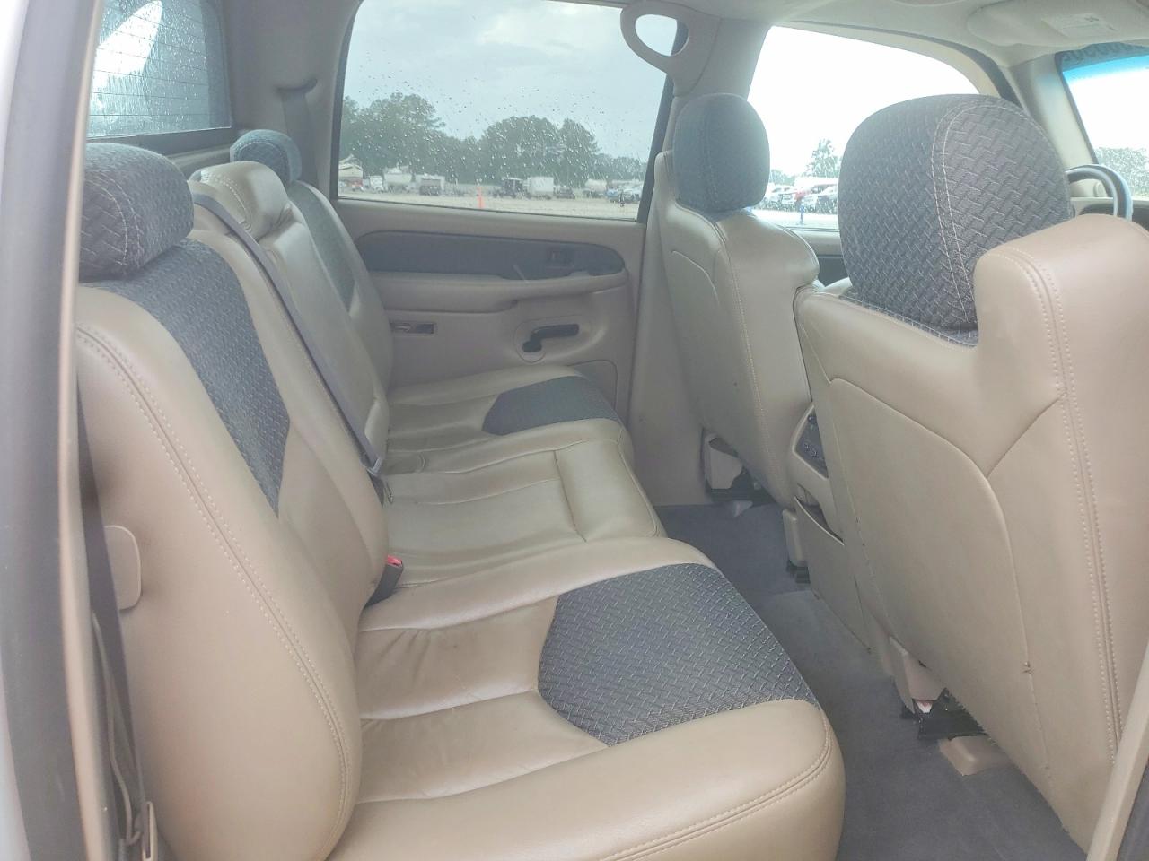 2004 Chevrolet Avalanche White vin: 3GNEC12T24G256613