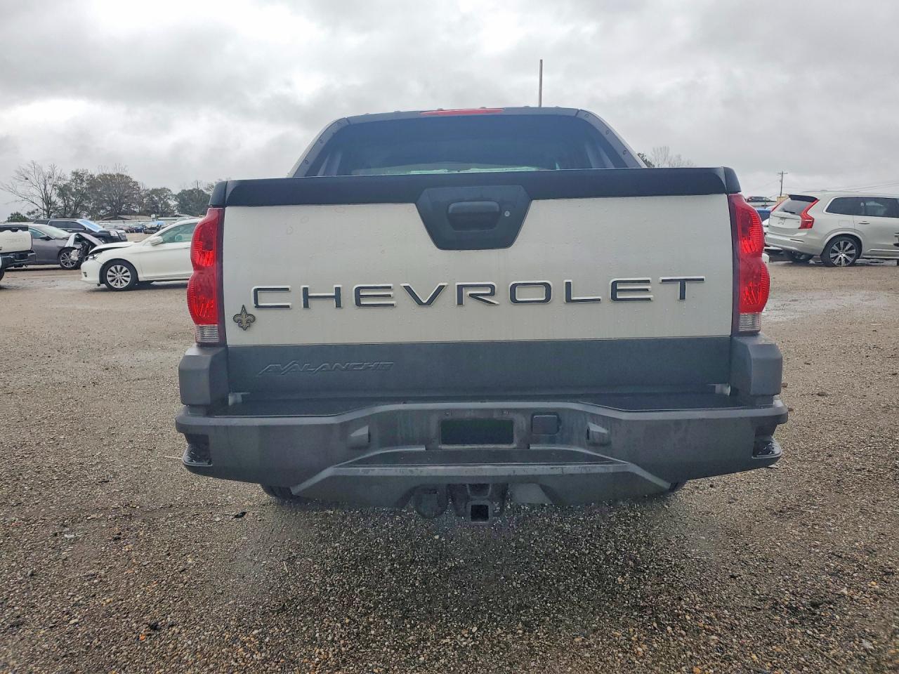 2004 Chevrolet Avalanche C1500 White vin: 3GNEC12T34G103836