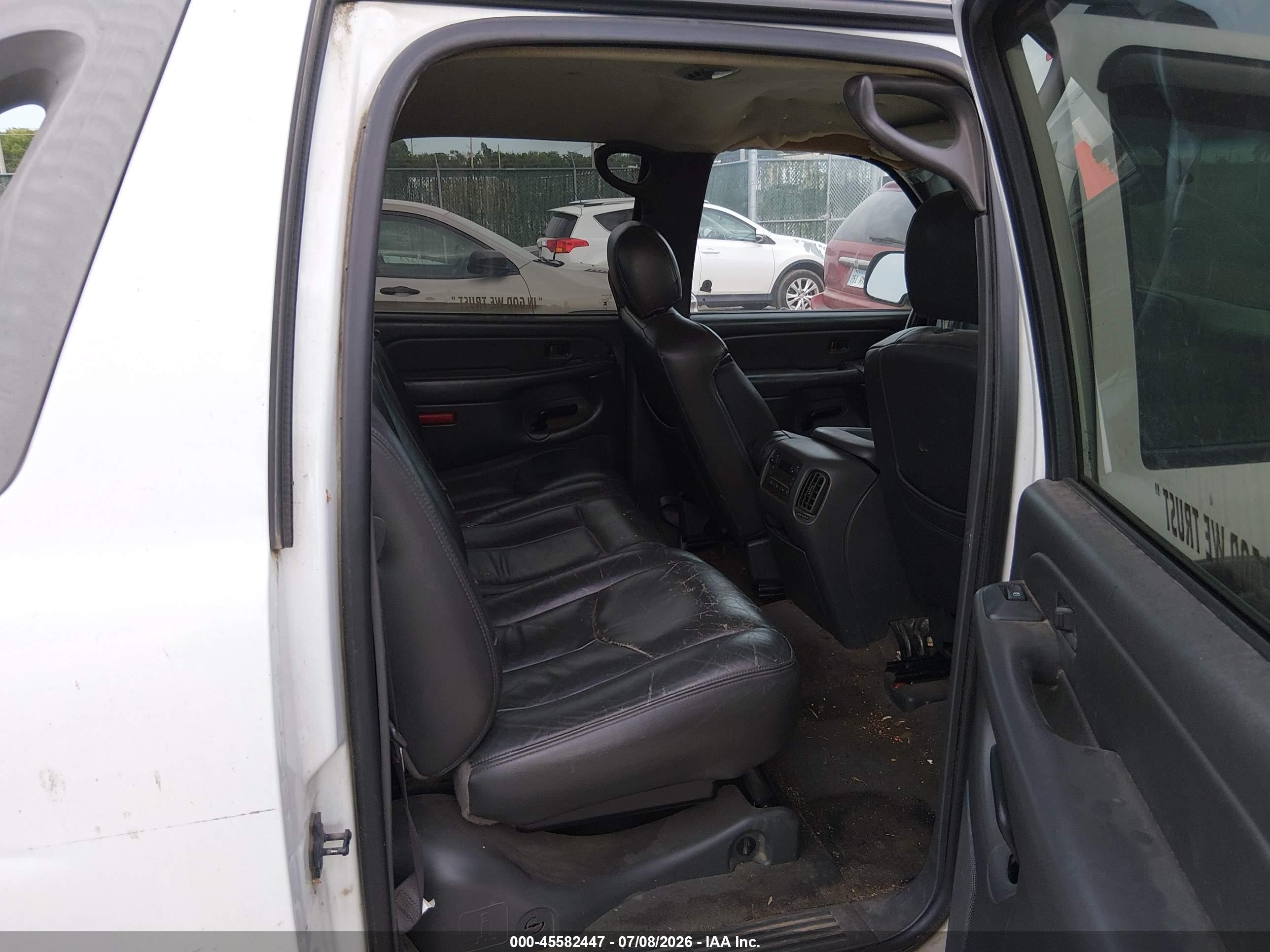2004 Chevrolet Avalanche 1500   White vin: 3GNEC12T34G147660