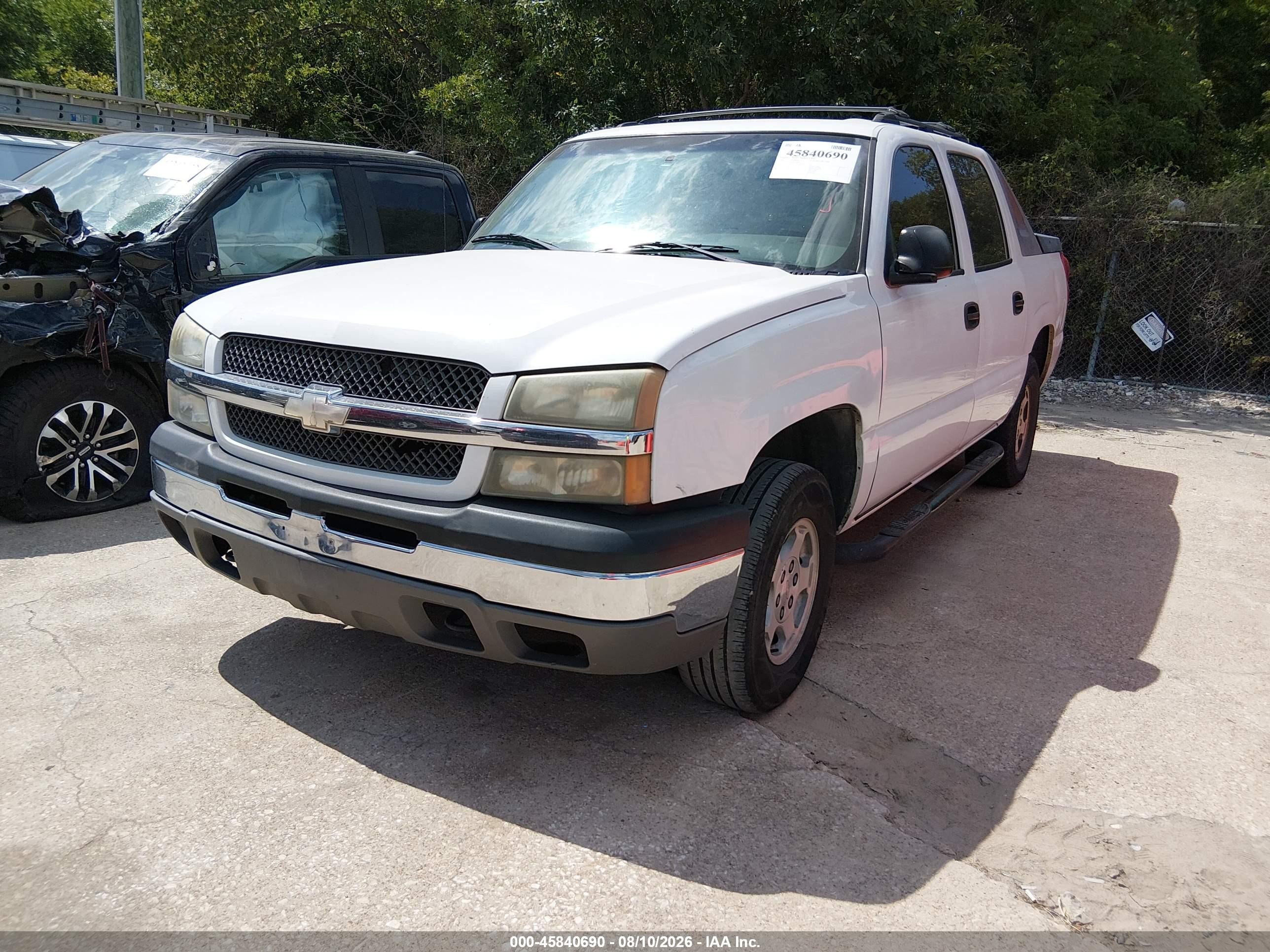 2004 Chevrolet Avalanche 1500   White vin: 3GNEC12T34G248990