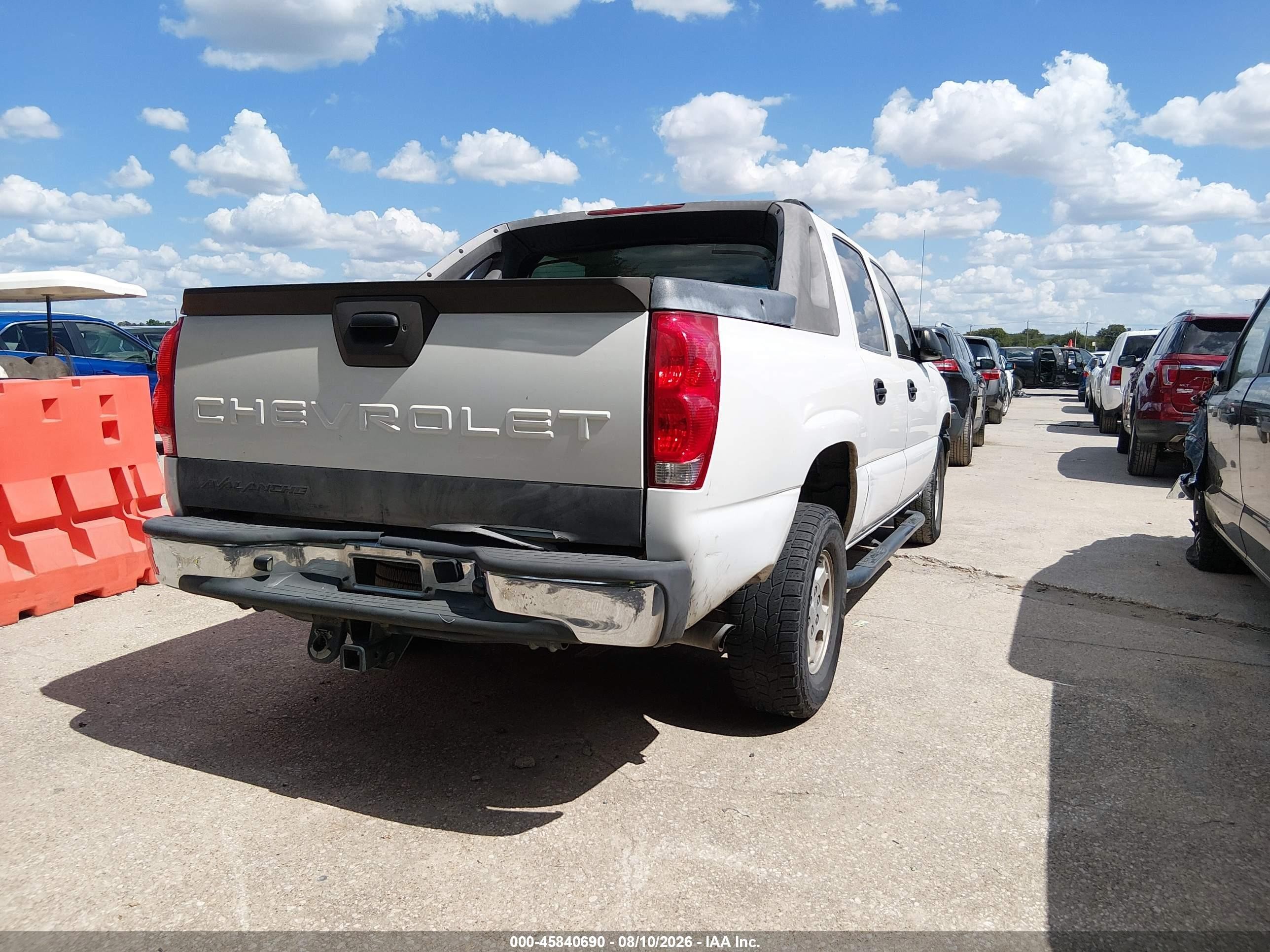 2004 Chevrolet Avalanche 1500   White vin: 3GNEC12T34G248990