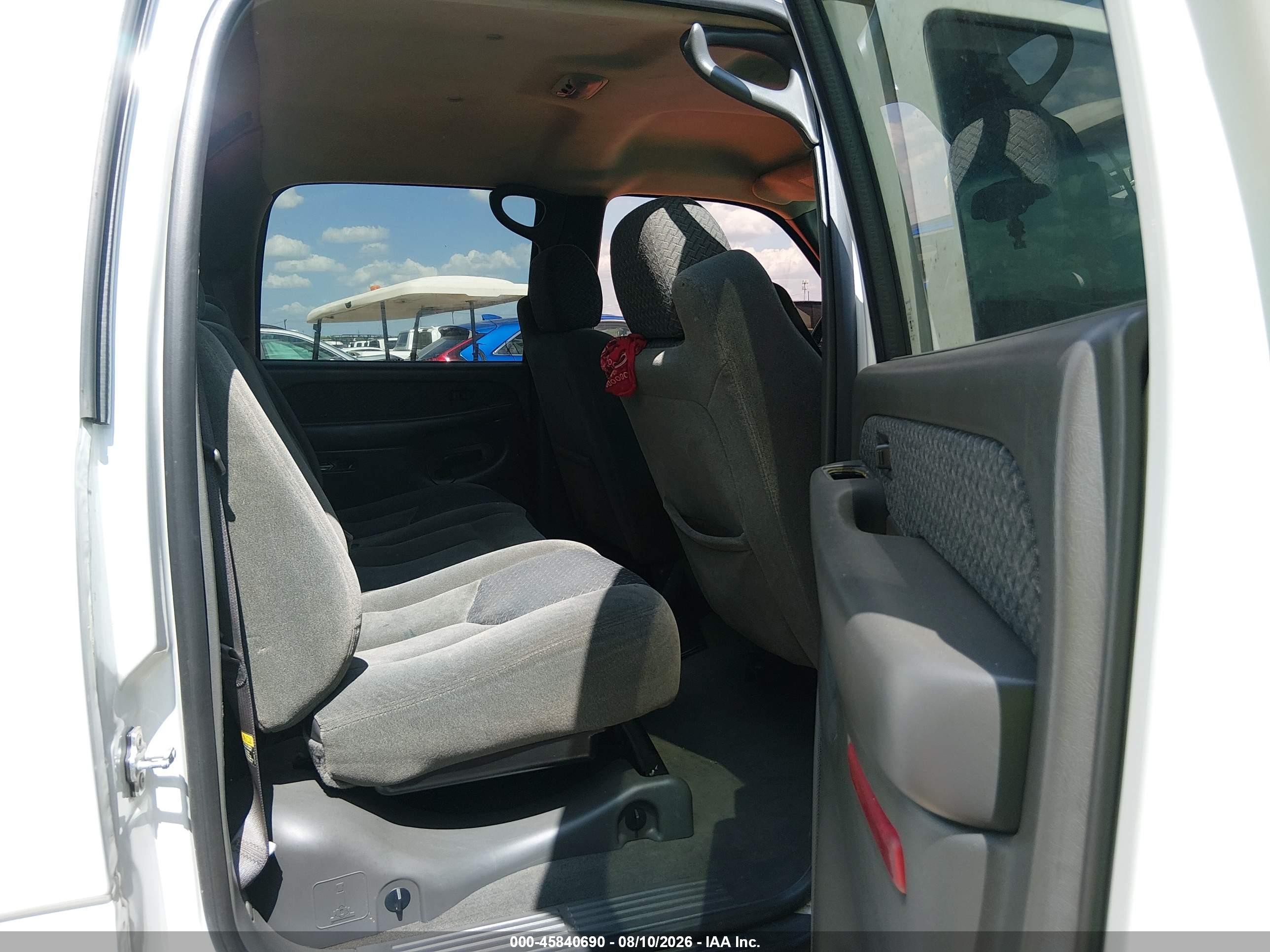 2004 Chevrolet Avalanche 1500   White vin: 3GNEC12T34G248990