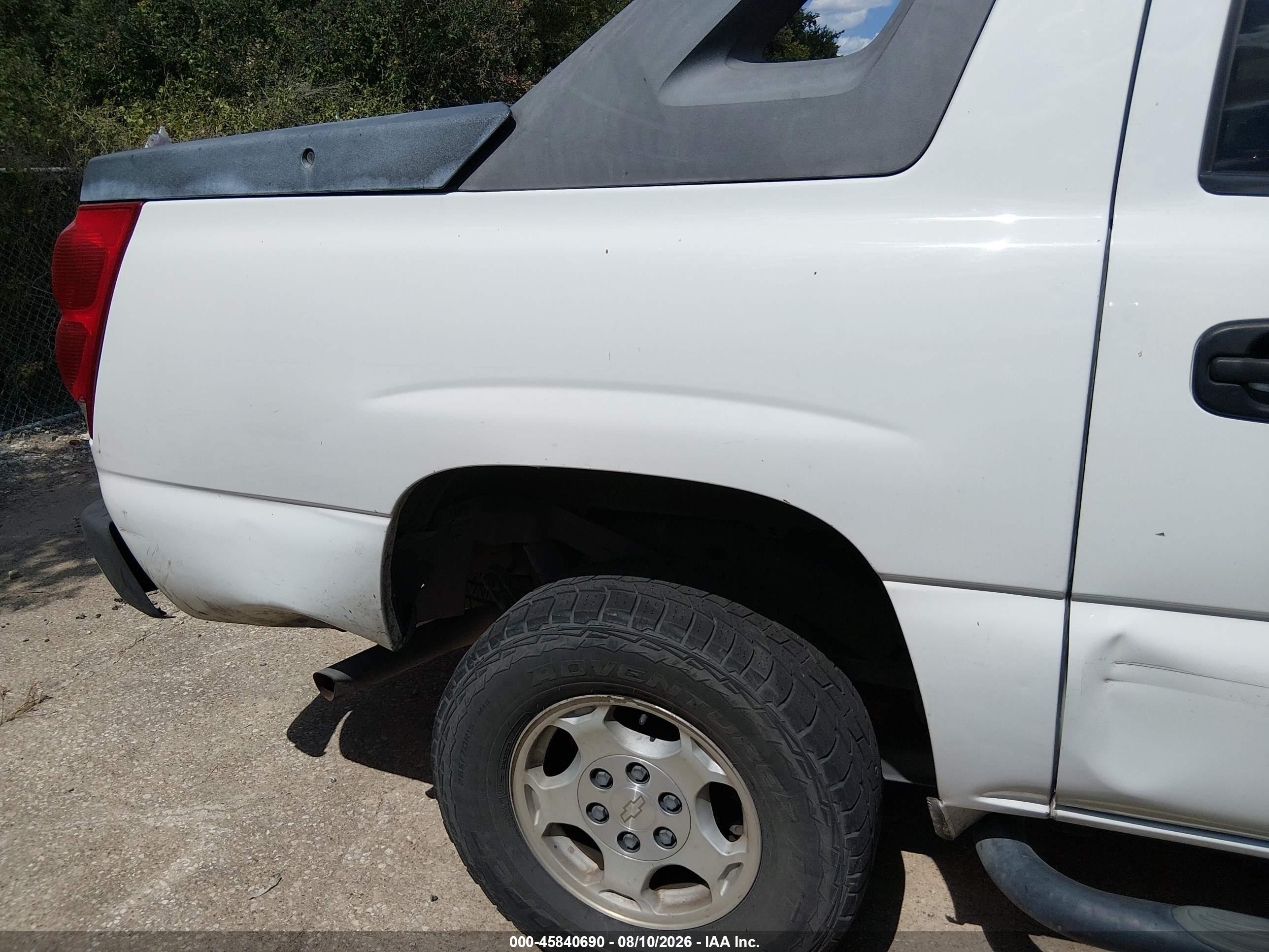 2004 Chevrolet Avalanche 1500   White vin: 3GNEC12T34G248990